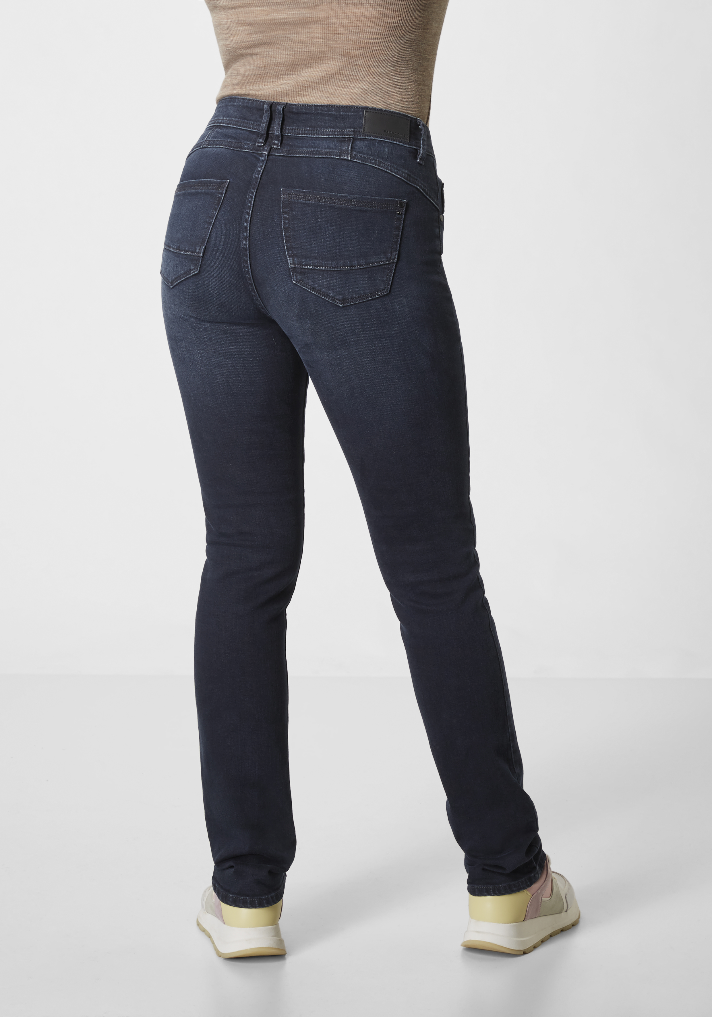 605397275000-5744_10_slim-fit-jeans-paddocks-damen-lia.jpg