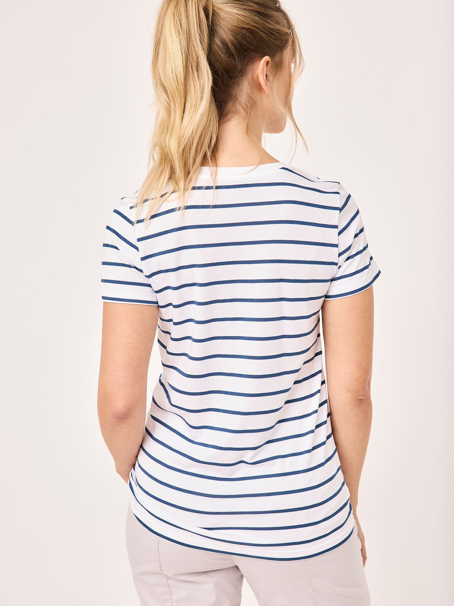 360227501000-0800_2_damen-rundhals-tshirt-paddocks.jpg