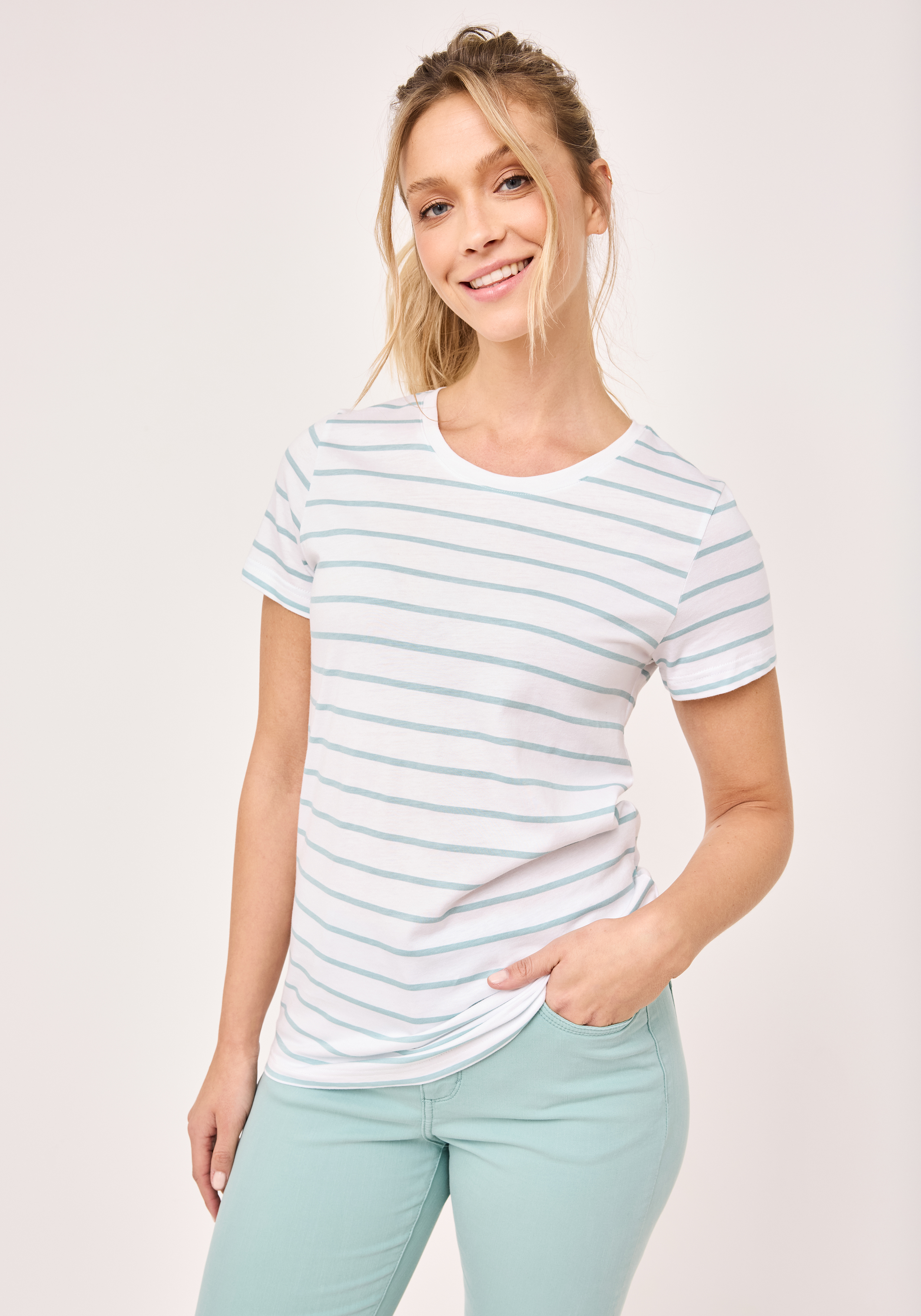 360227501000-1806_1_damen-rundhals-tshirt-paddocks.jpg
