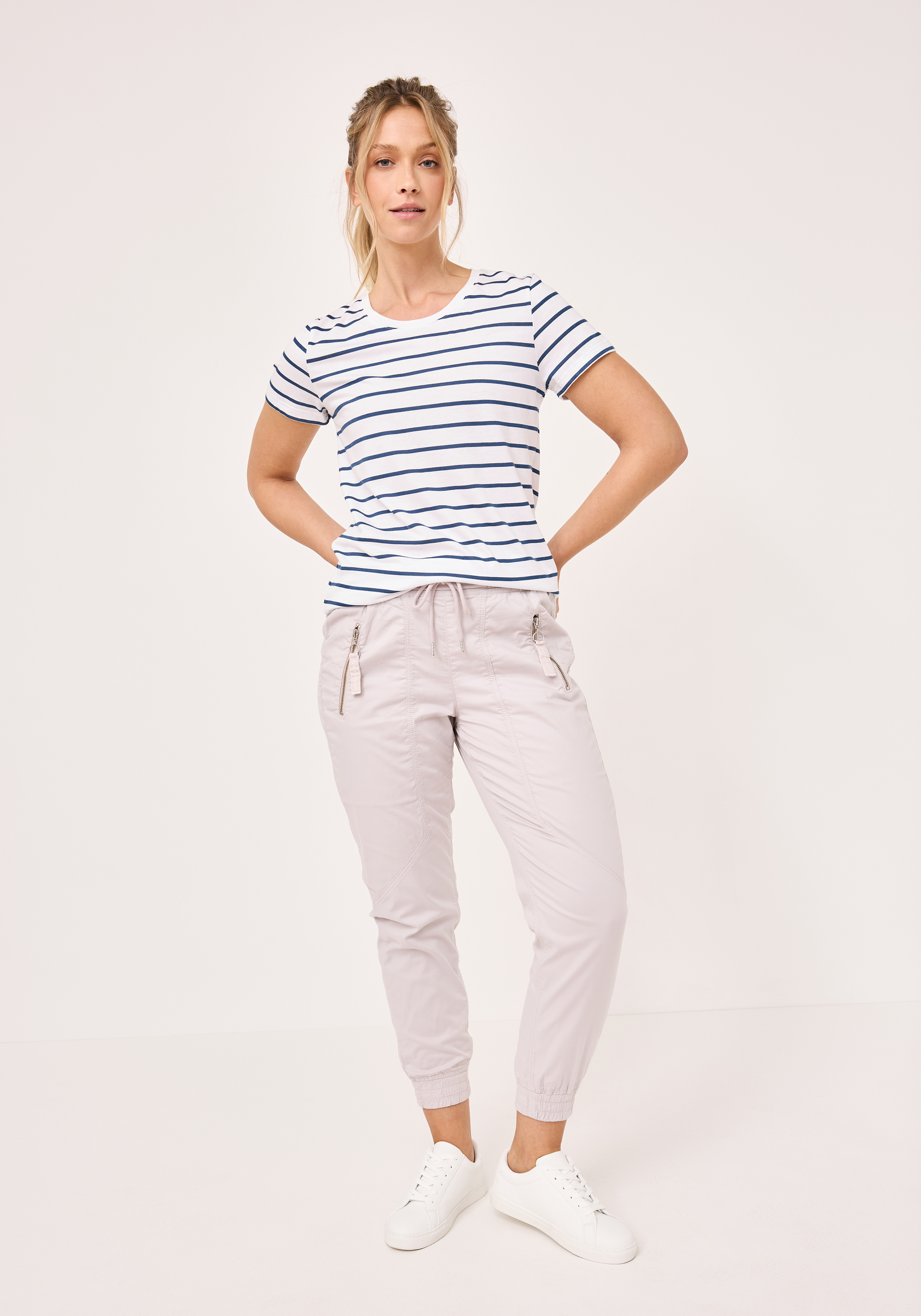 360227501000-0800_3_damen-rundhals-tshirt-paddocks.jpg