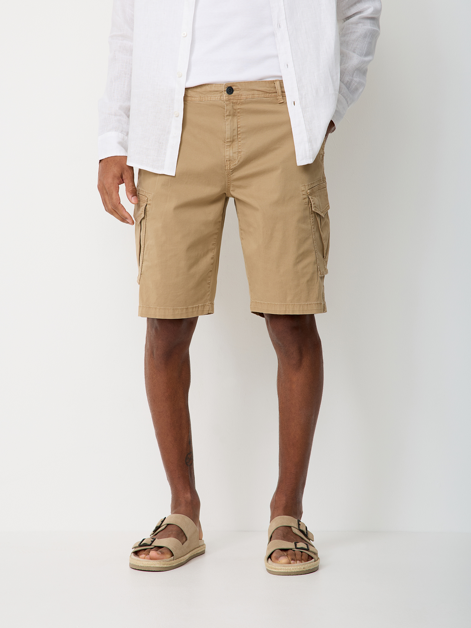 802877917000-0200_01_cargo-bermudas-shorts-ben-paddocks_ay.jpg