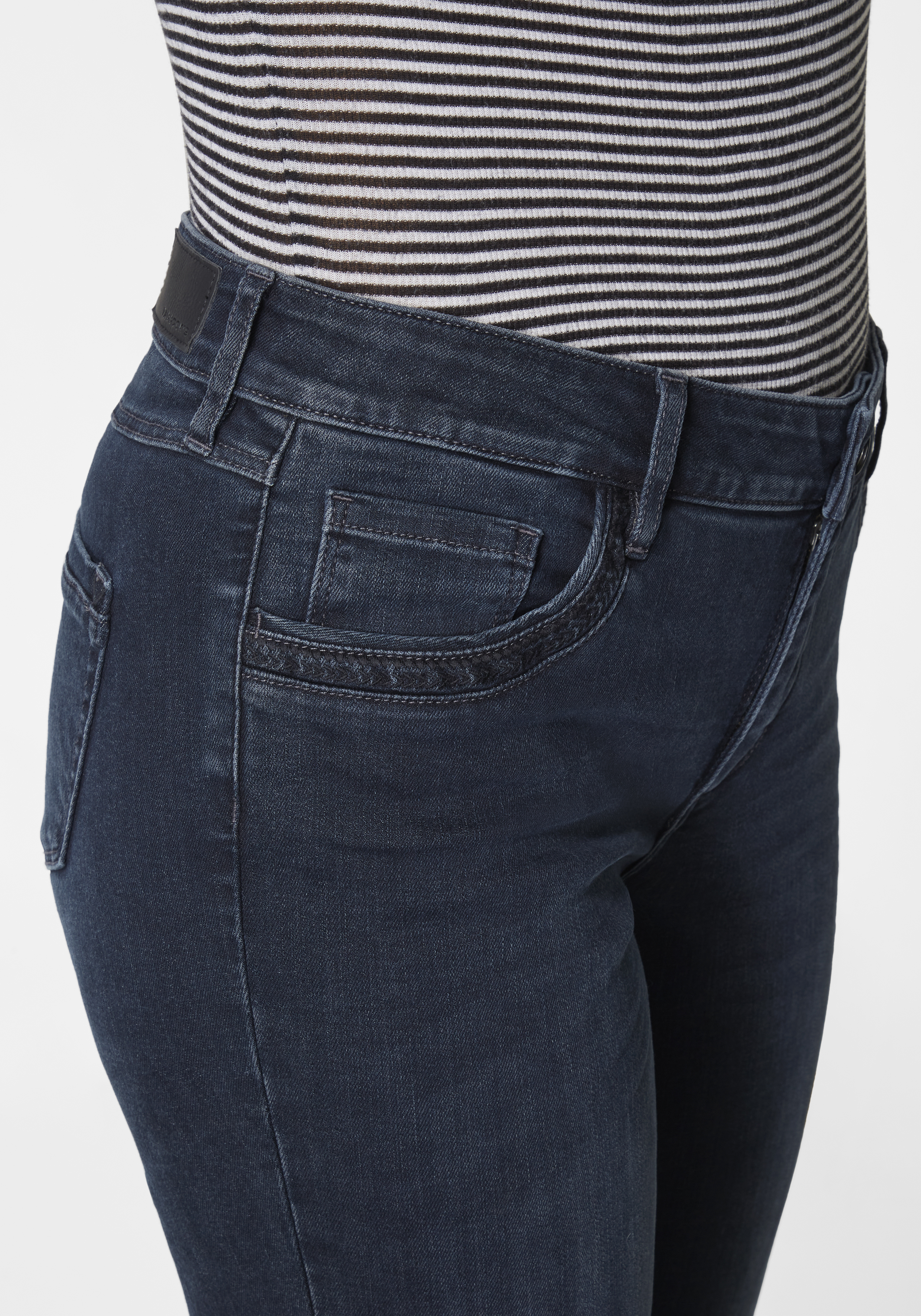 605527199000-5744_3_damen-straight-jeans-stretch-lara-paddocks.jpg 605527199000-5744_3_damen-straight-jeans-stretch-lara-paddocks.jpg