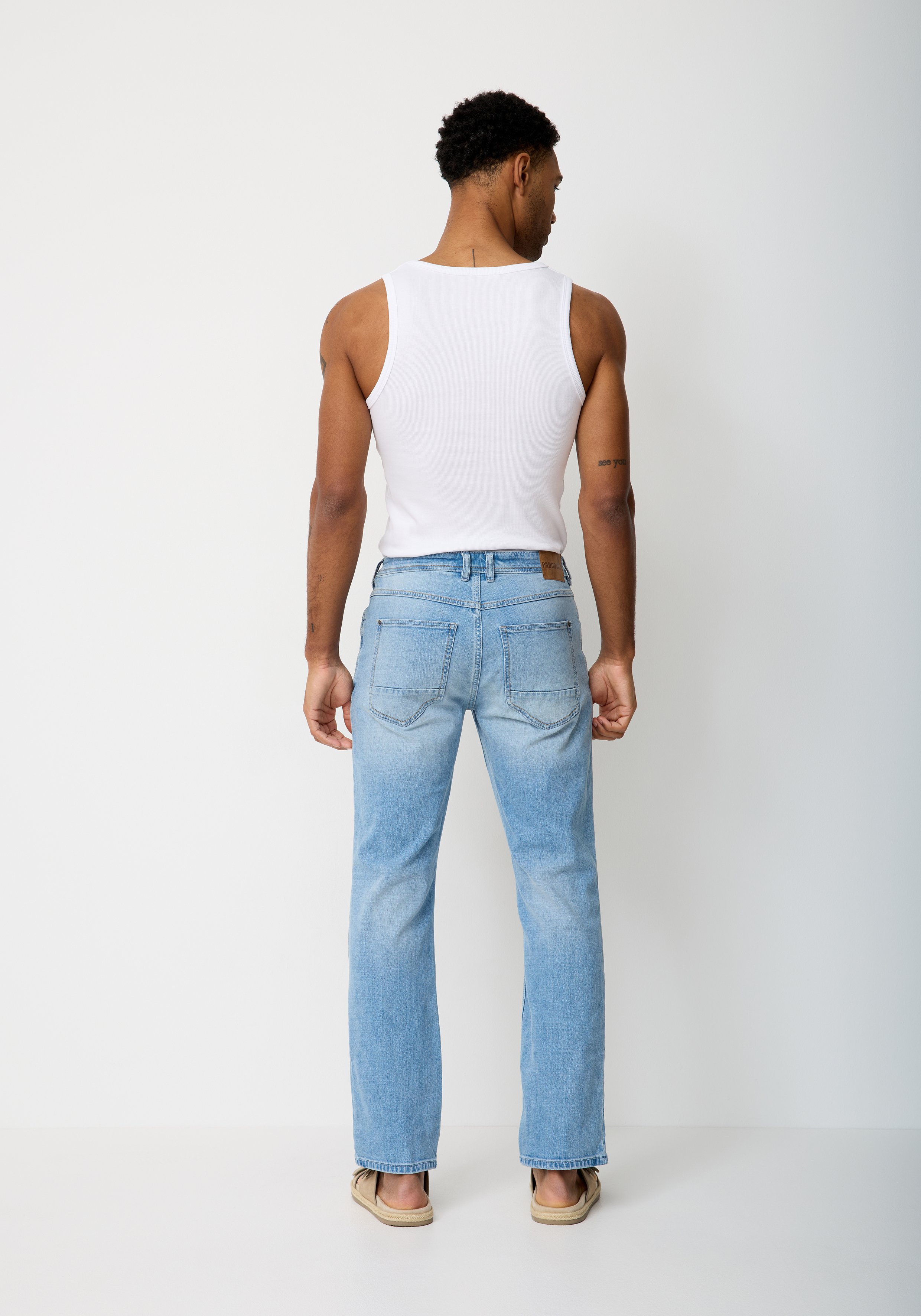 803037625000-5824_05_regular-straight-jeans-paddocks.jpg