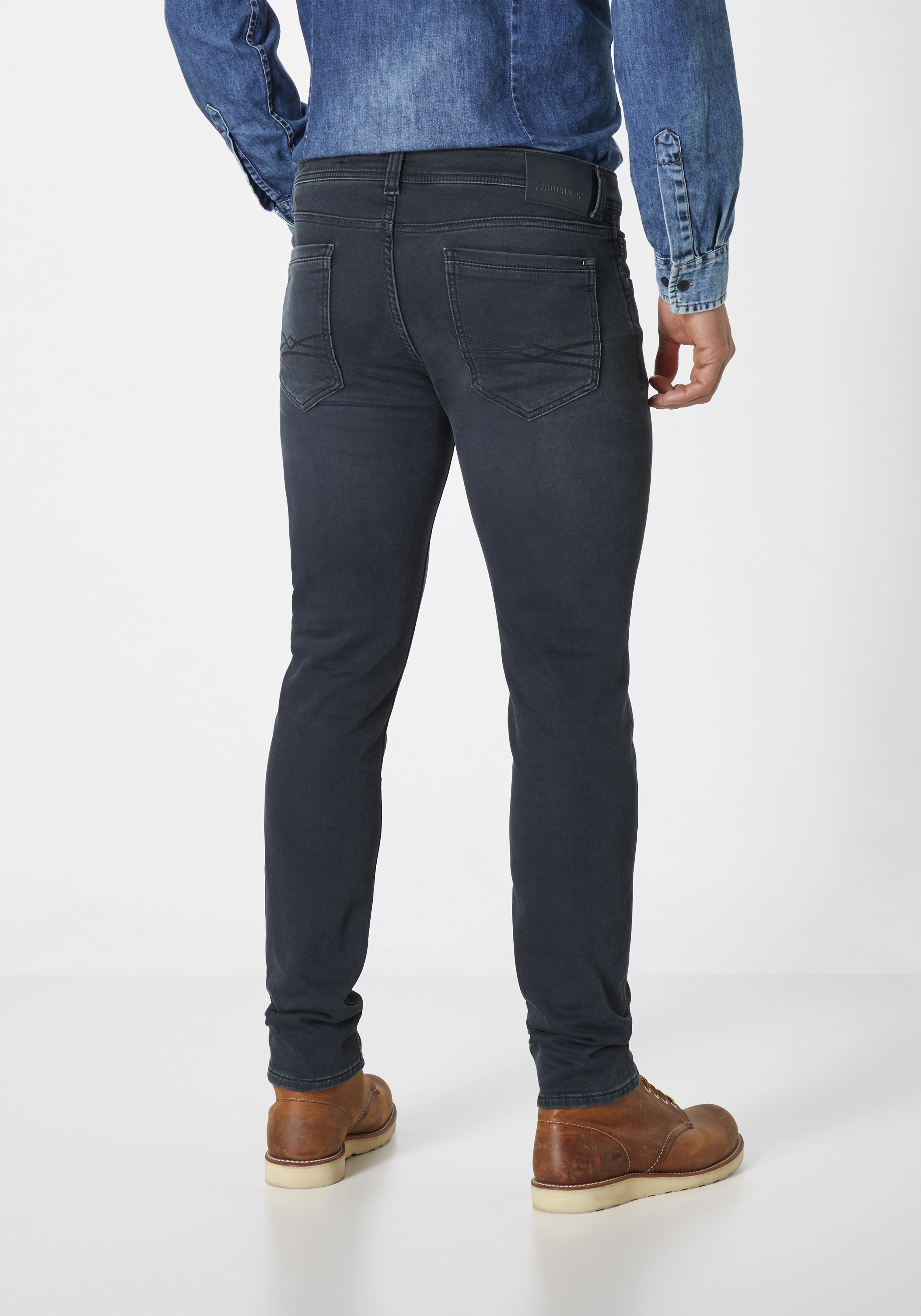802016542000-5744_10_herren-slim-fit-jogg-denim-dean-paddocks.jpg 802016542000-5744_10_herren-slim-fit-jogg-denim-dean-paddocks.jpg
