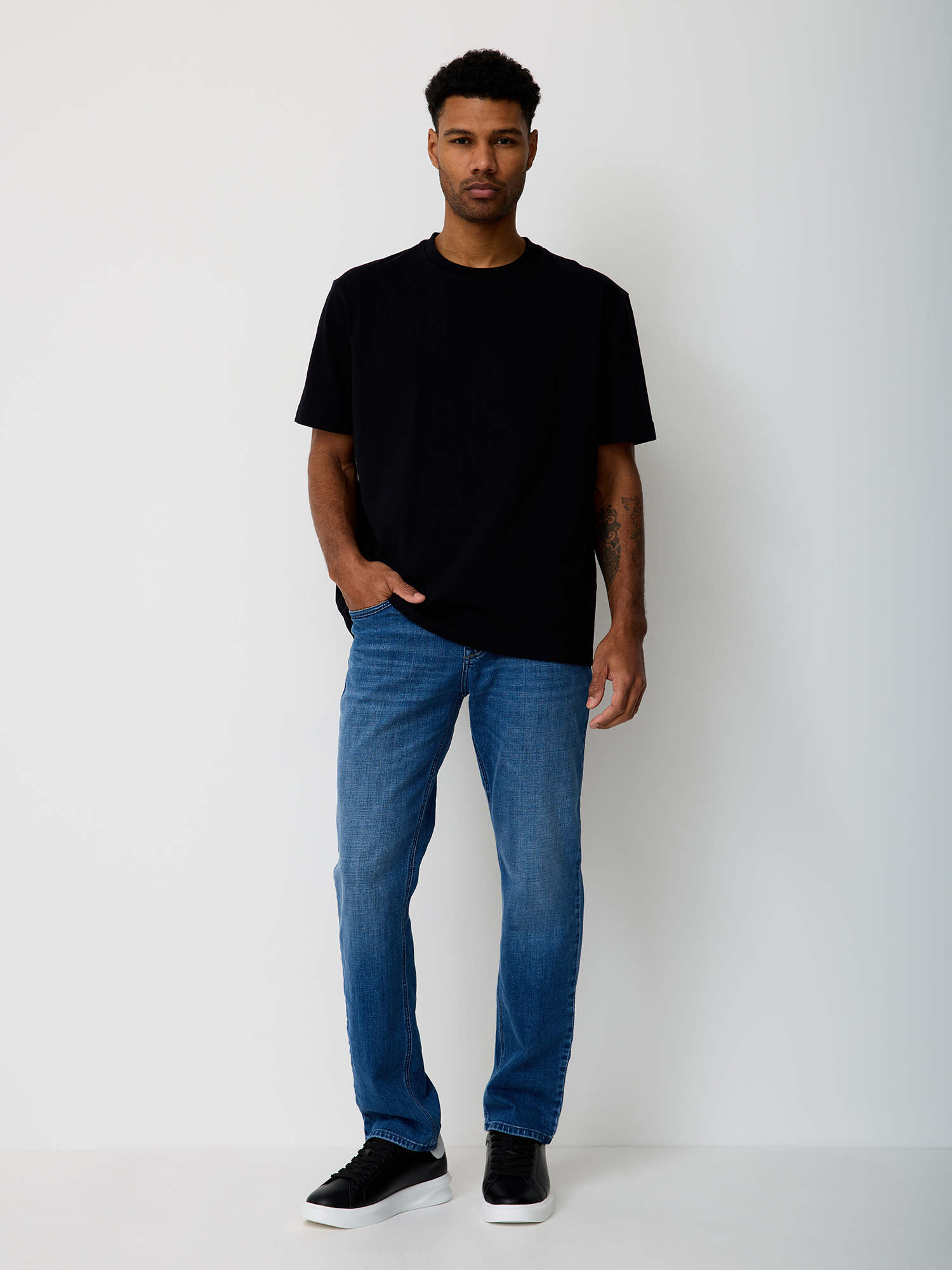 803037625000-4564_03_regular-straight-jeans-paddocks_ay.jpg