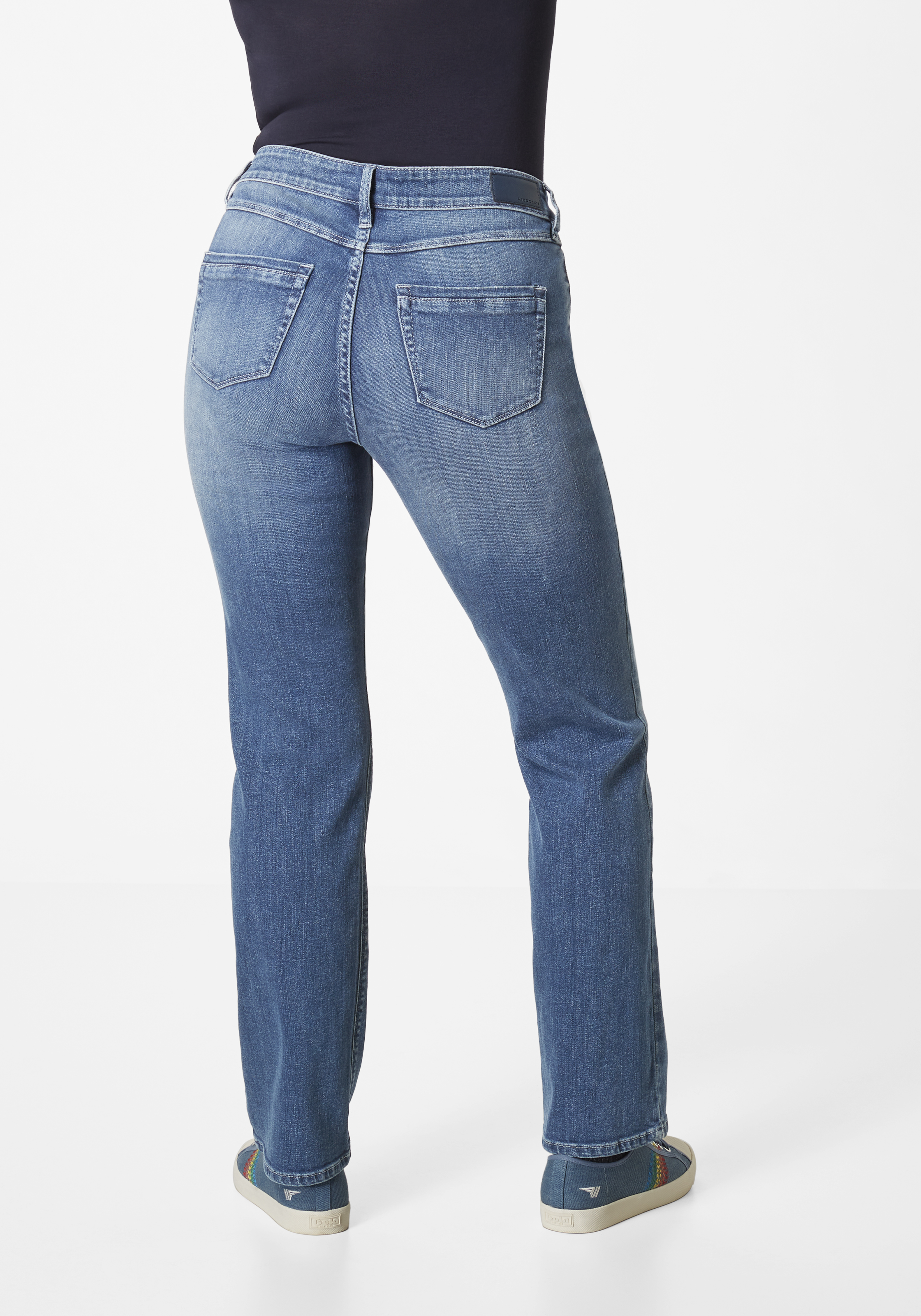 605527138000-4633_10_damen-straight-jeans-stretch-lara-paddocks.jpg 605527138000-4633_10_damen-straight-jeans-stretch-lara-paddocks.jpg