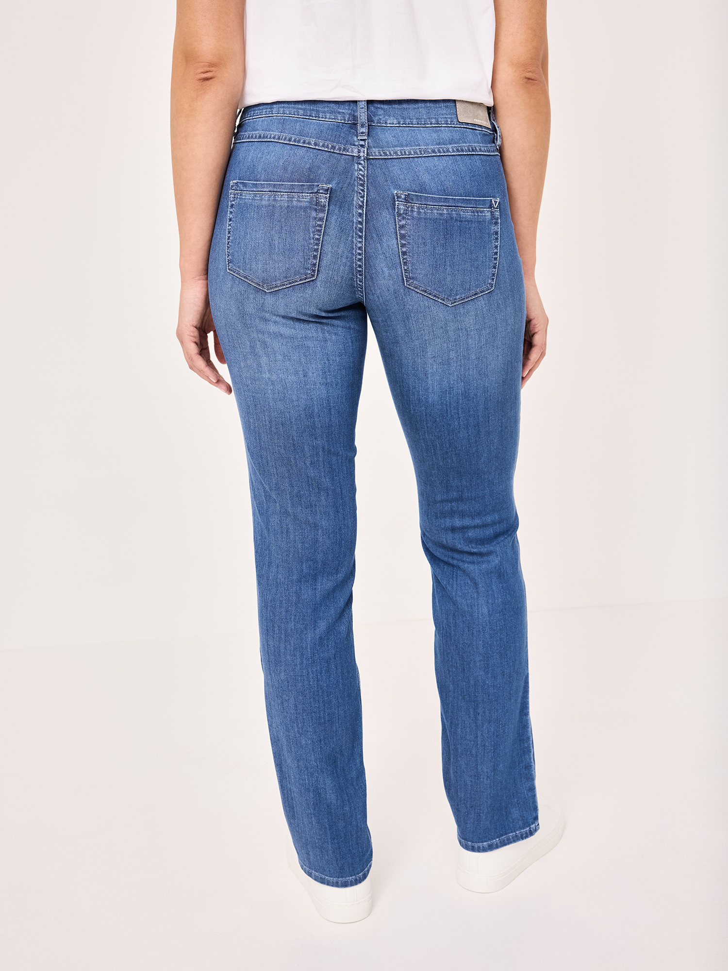 605527463000-4564_2_straight-fit-damenjeans-lara-paddocks.jpg 605527463000-4564_2_straight-fit-damenjeans-lara-paddocks.jpg