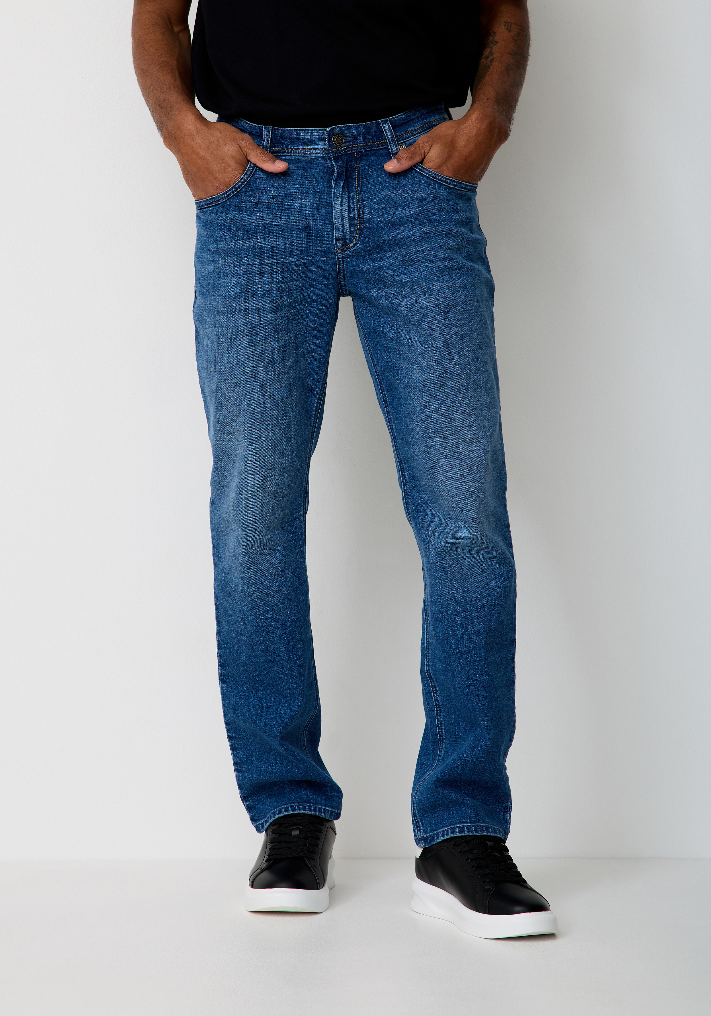 803037625000-4564_01_regular-straight-jeans-paddocks.jpg