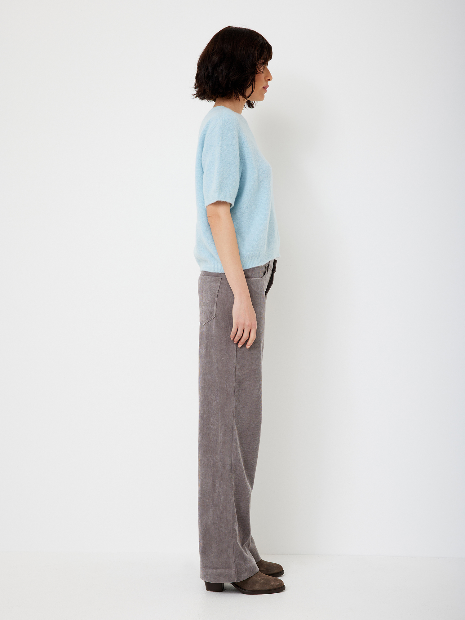 606098030000-1038_03_paddocks-cord-hose-marlene_ay.jpg