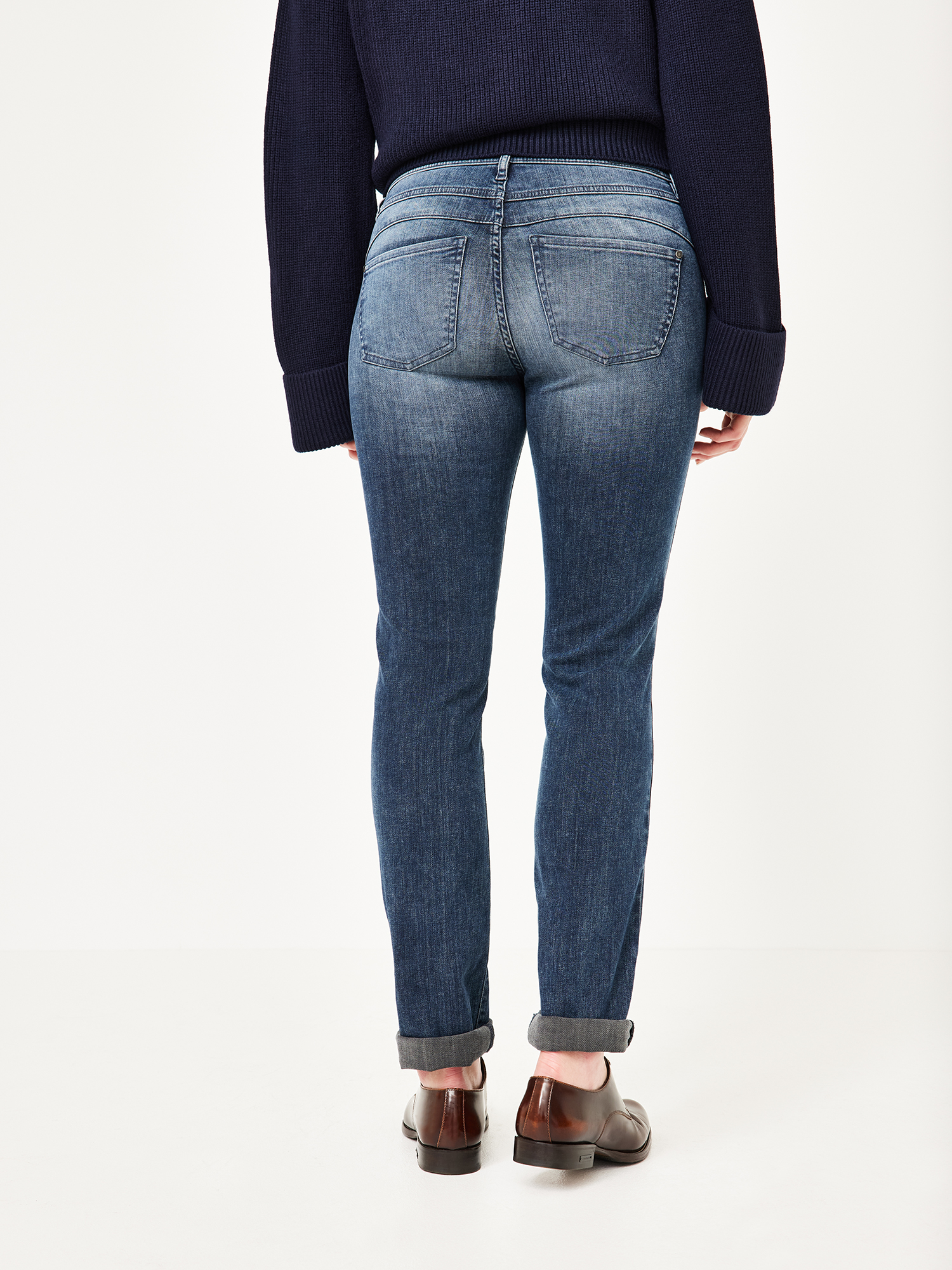 605816635000-4701_02_damen-slimfit-jeans-overdyed-lia-paddocks_ay.jpg