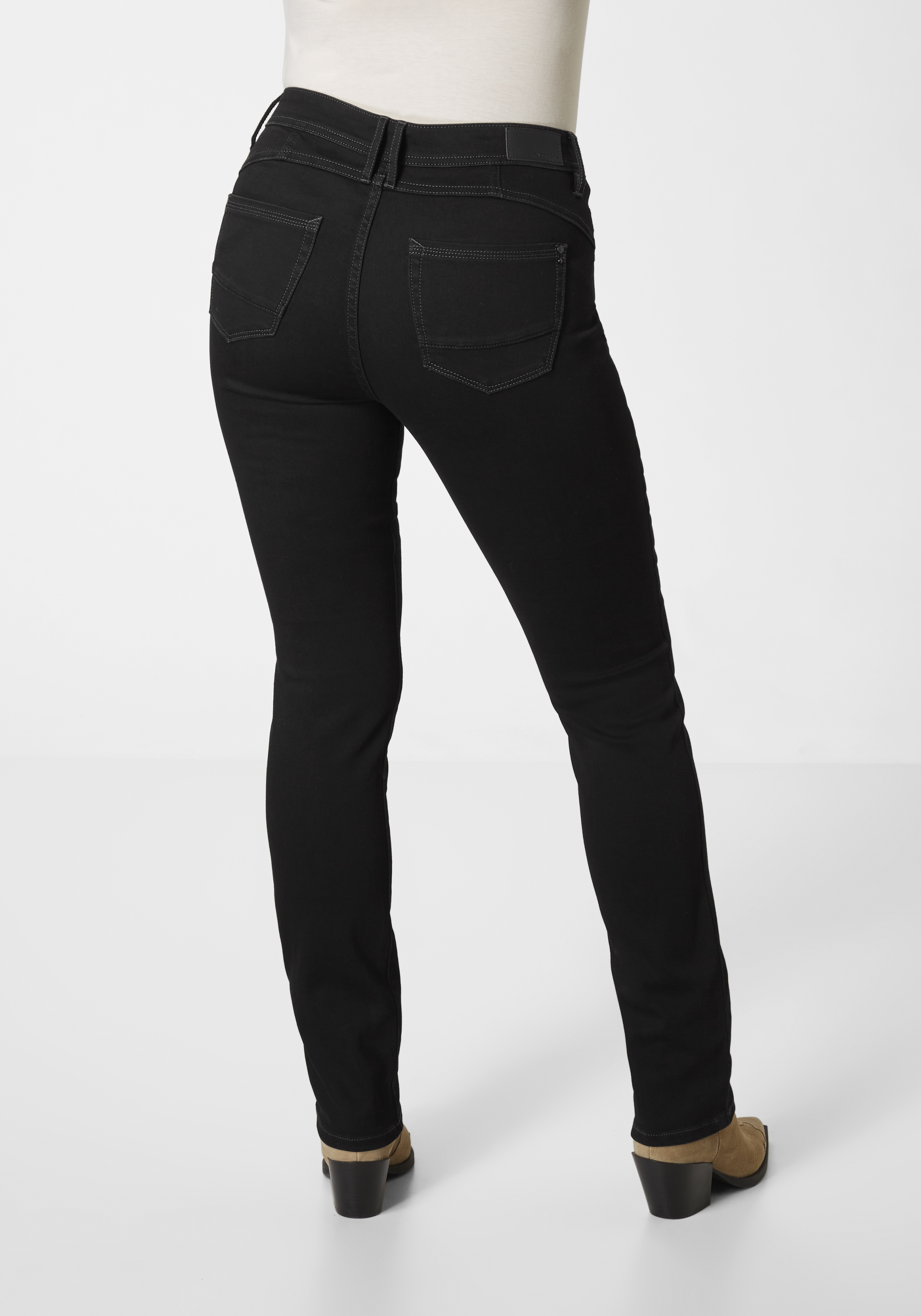 605393503000-6001_10_damen-slim-fit-jeans-lia-paddocks.jpg
