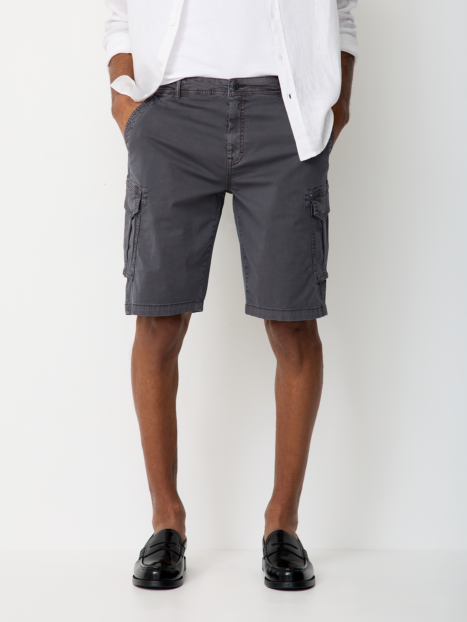 802877917000-0800_01_cargo-bermudas-shorts-ben-paddocks_ay.jpg