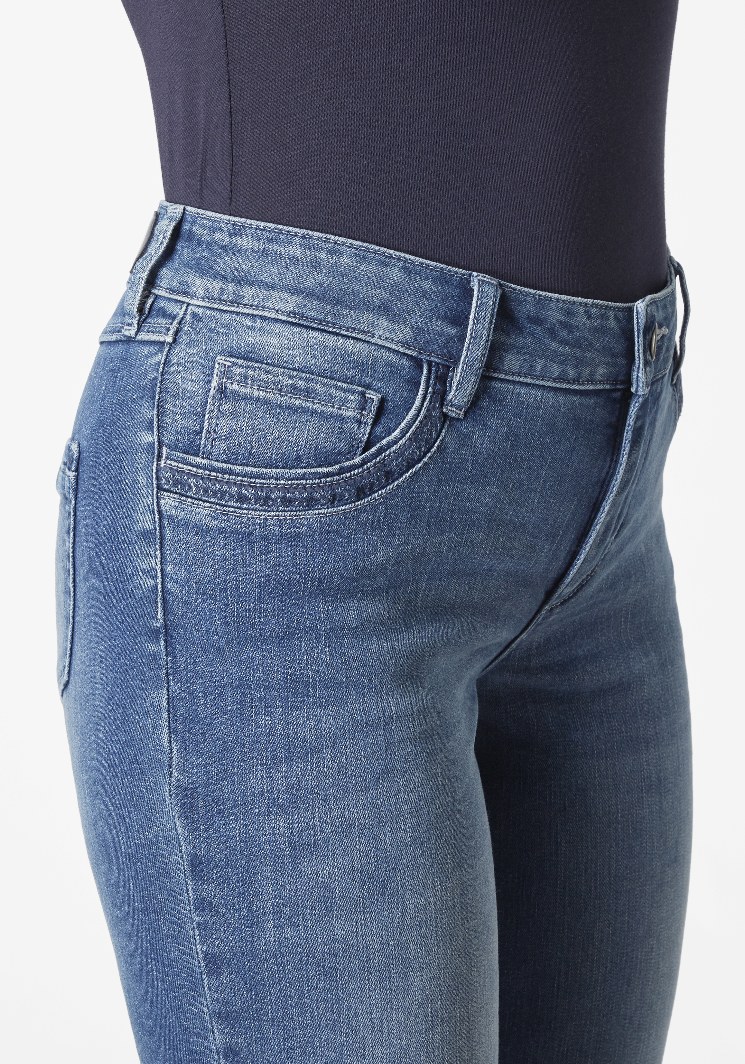 605527138000-4633_3_damen-straight-jeans-stretch-lara-paddocks.jpg 605527138000-4633_3_damen-straight-jeans-stretch-lara-paddocks.jpg