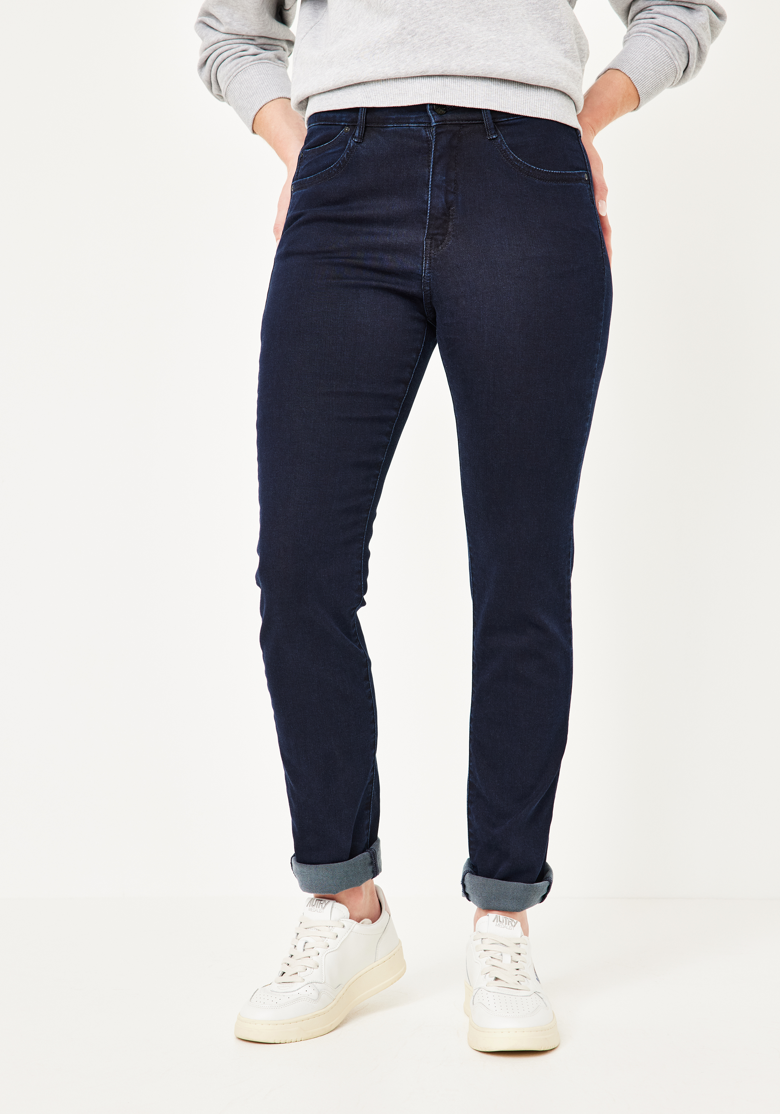 602723285000-4701_01_damen-slim-fit-jeans-pat-paddocks.jpg