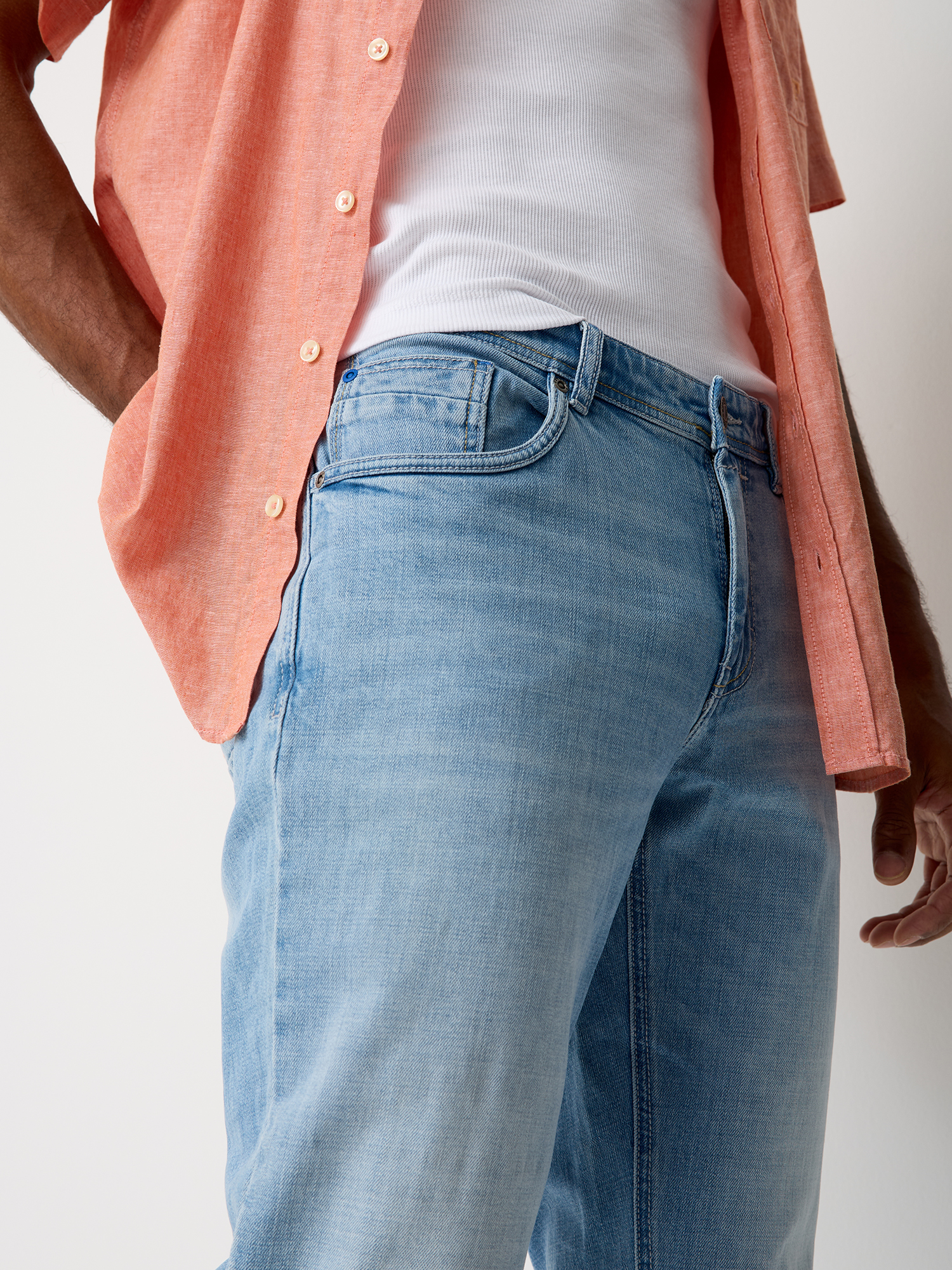 803037625000-5824_04_regular-straight-jeans-paddocks_ay.jpg
