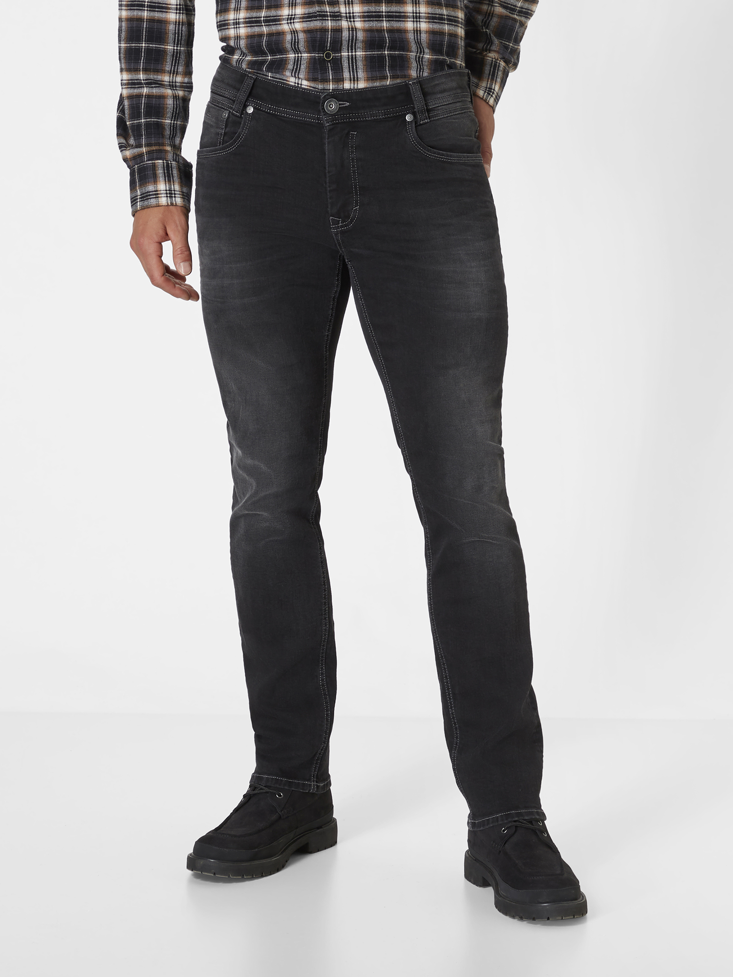 802427472000-6015_9_schwarze-jeans-herren-straight-fit-ben-paddocks.jpg