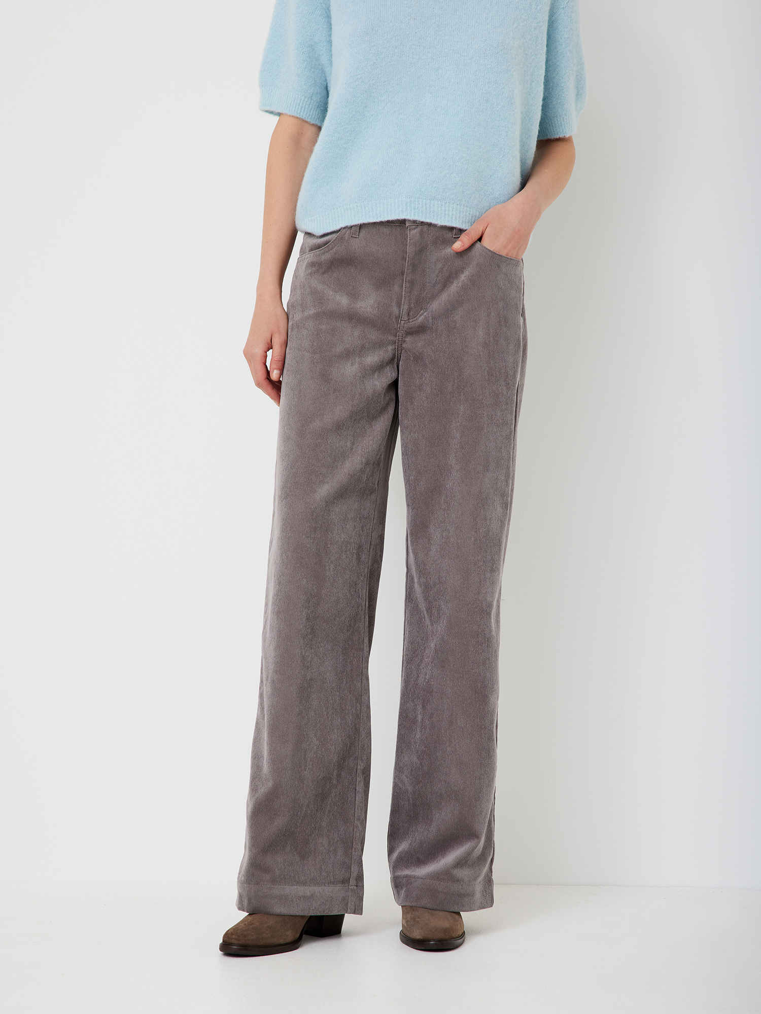 606098030000-1038_01_paddocks-cord-hose-marlene_ay.jpg