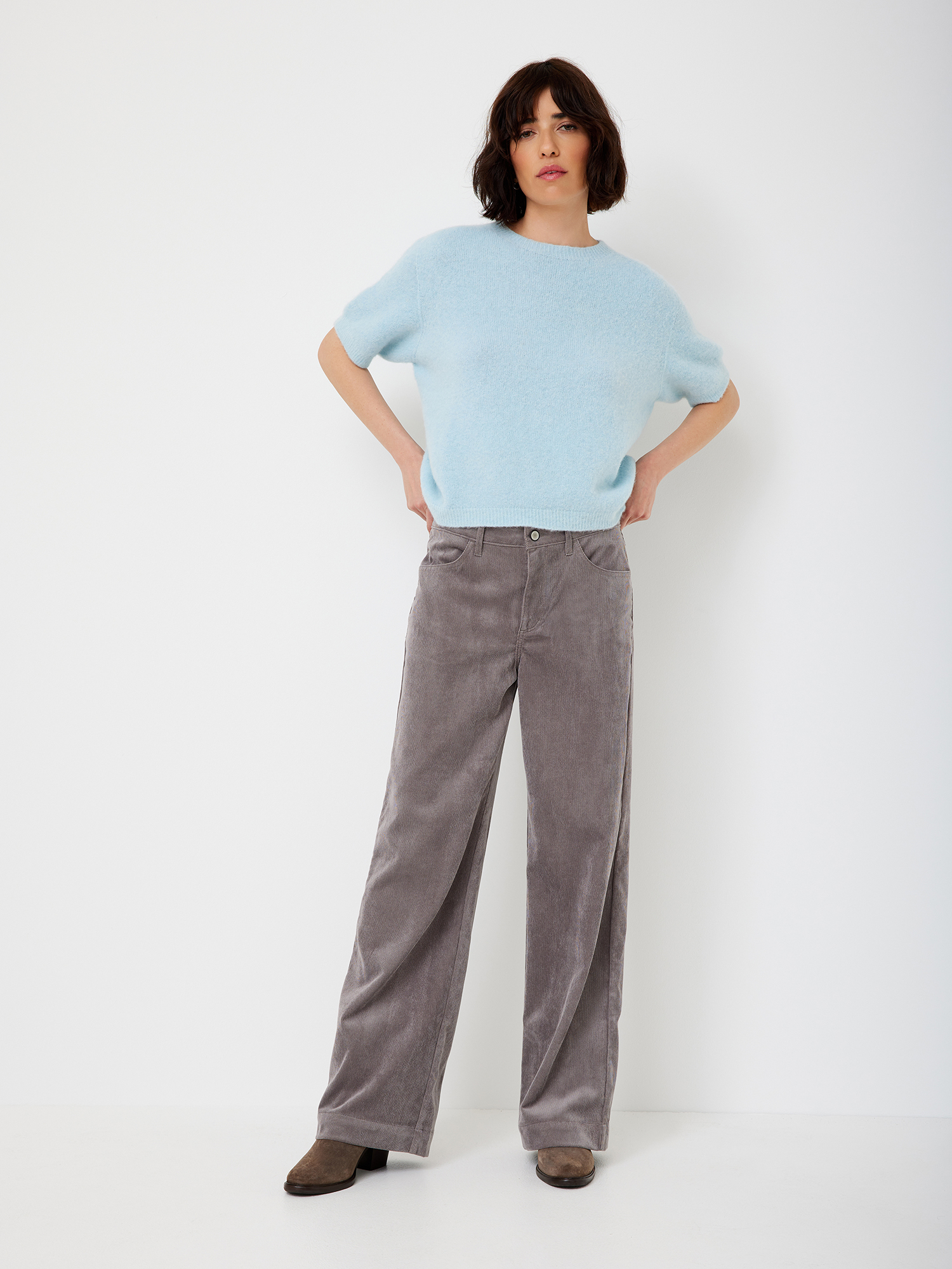 606098030000-1038_02_paddocks-cord-hose-marlene_ay.jpg