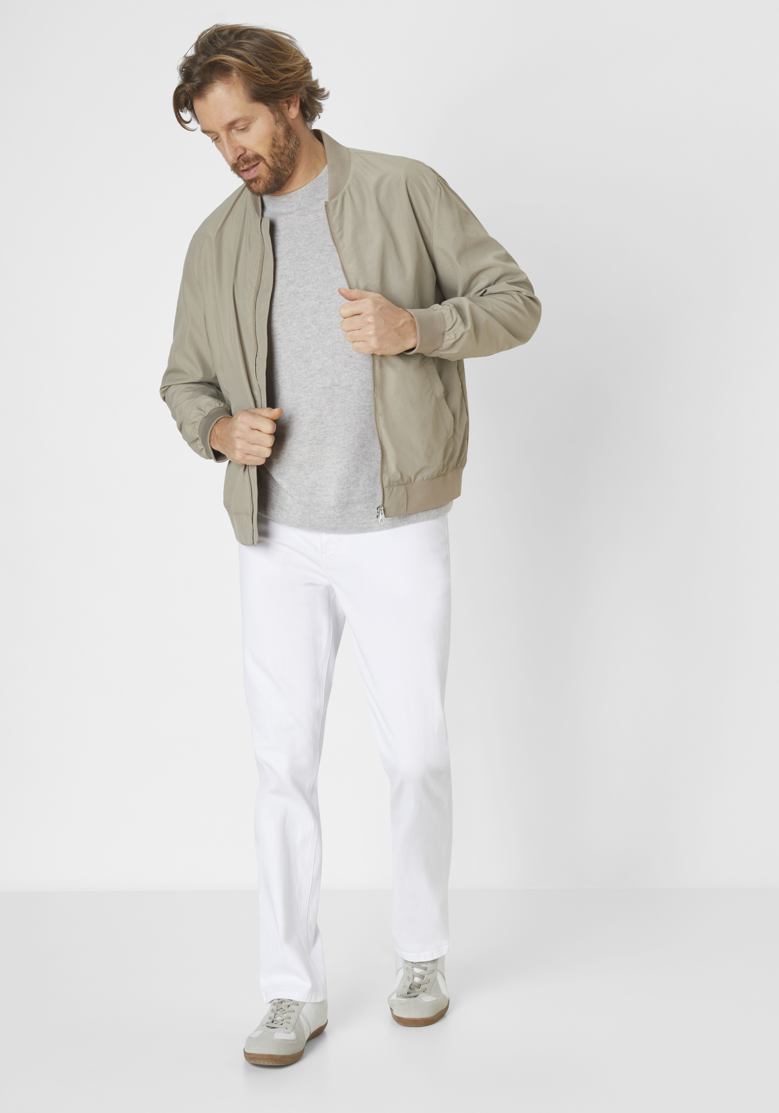 802046393000-0117_8_herren-jeans-weiss-slim-fit-pipe-paddocks.jpg 802046393000-0117_8_herren-jeans-weiss-slim-fit-pipe-paddocks.jpg