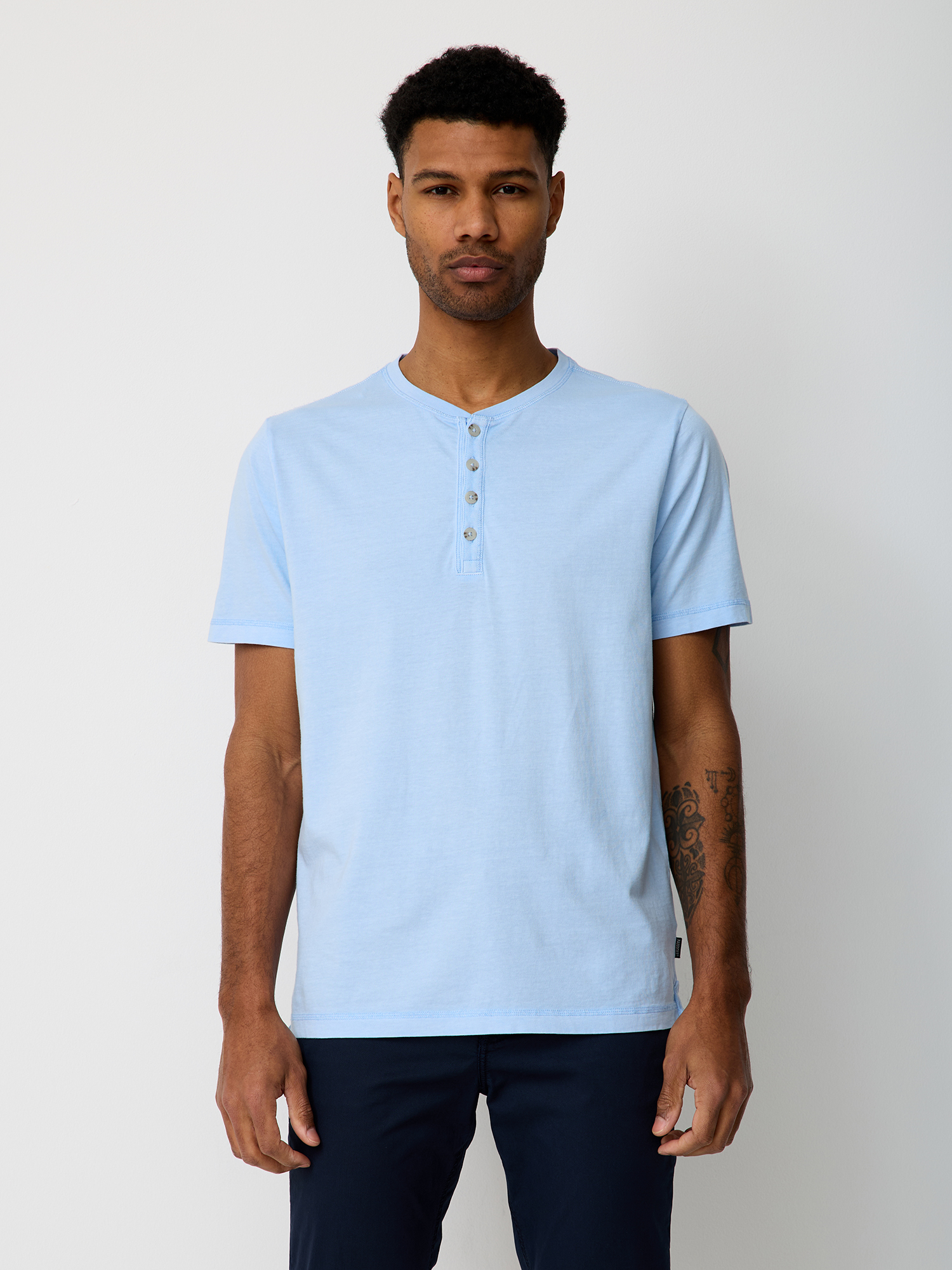 380347043000-0625_01_herren-henley-kurzarm-shirt-paddocks_ay.jpg