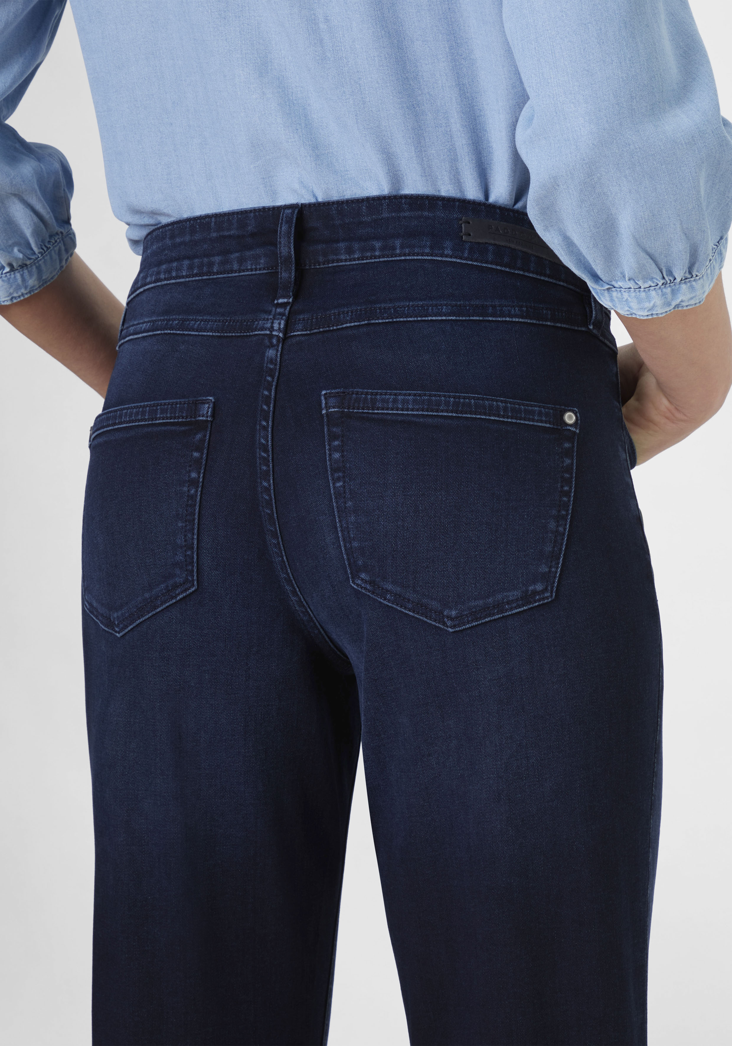 605414060000-5700_damen-straight-fit-stretch-jeans-lara-paddocks_4.jpg 605414060000-5700_damen-straight-fit-stretch-jeans-lara-paddocks_4.jpg