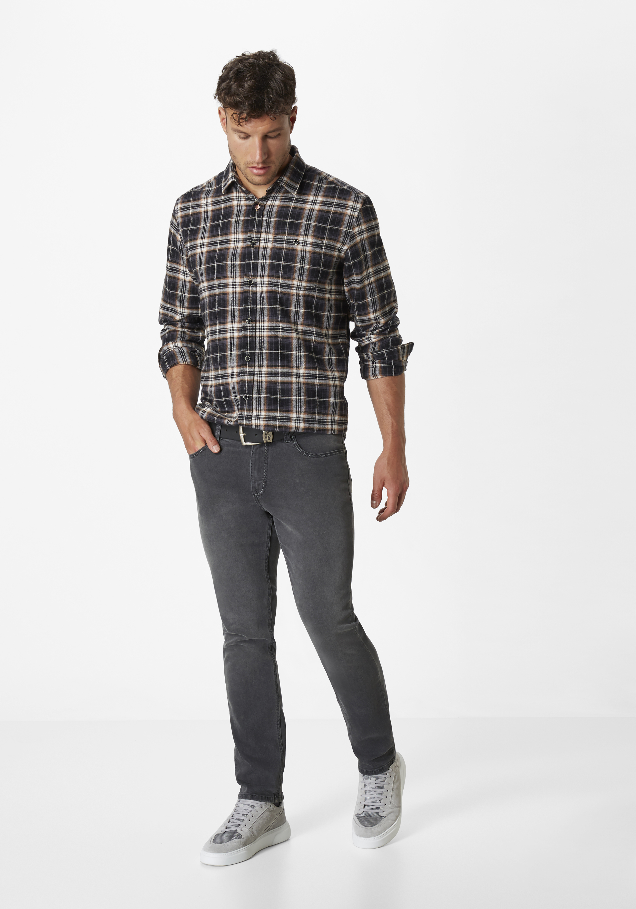801516911000-4209_8_herren-slim-fit-jeans-grau-stretch-pipe-paddocks.jpg 801516911000-4209_8_herren-slim-fit-jeans-grau-stretch-pipe-paddocks.jpg