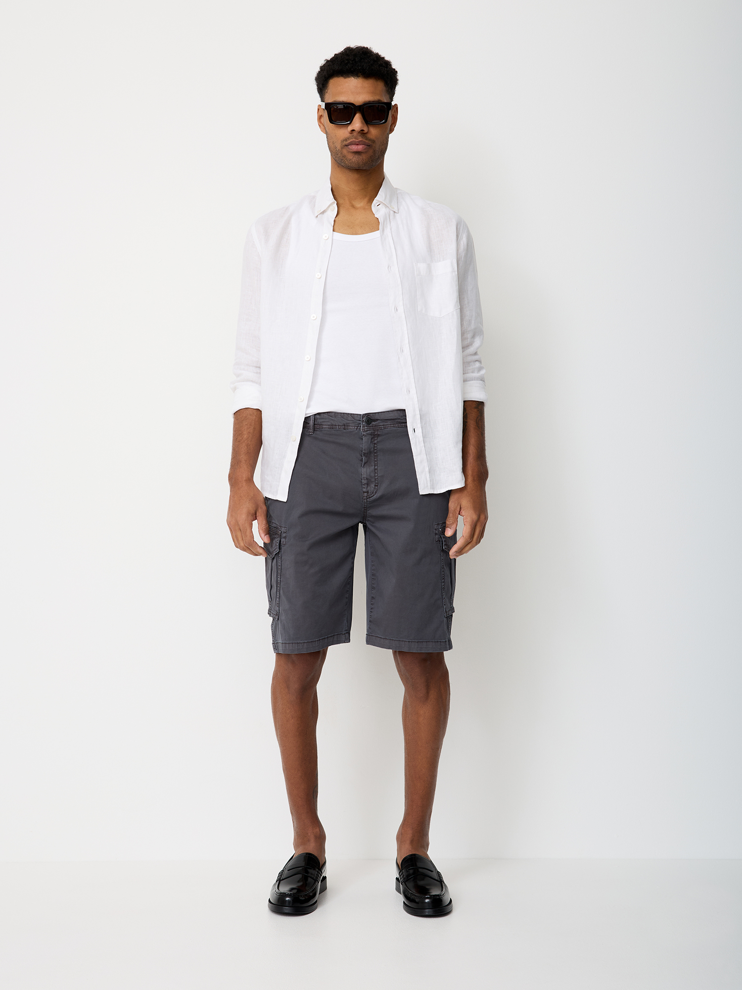 802877917000-0800_03_cargo-bermudas-shorts-ben-paddocks_ay.jpg