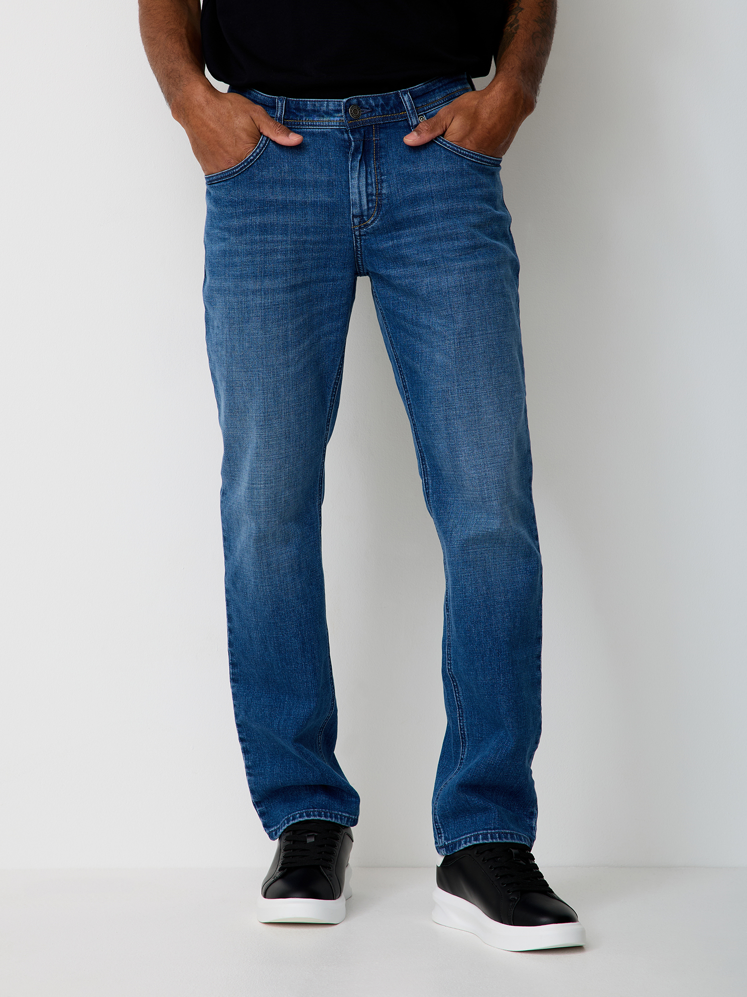 803037625000-4564_01_regular-straight-jeans-paddocks_ay.jpg