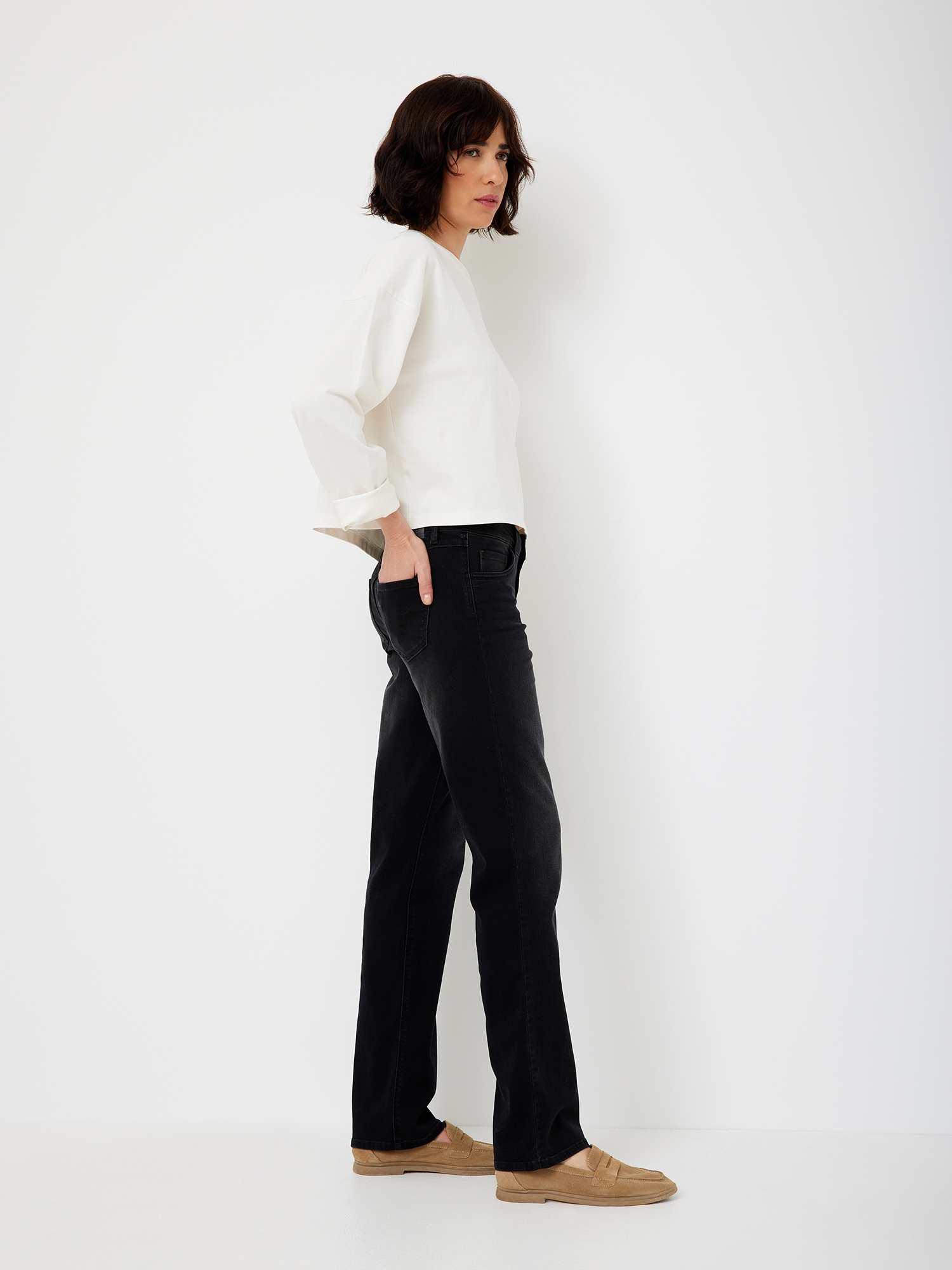 605667991000-6006_03_regular-fit-jeans-paddocks-lara_ay.jpg
