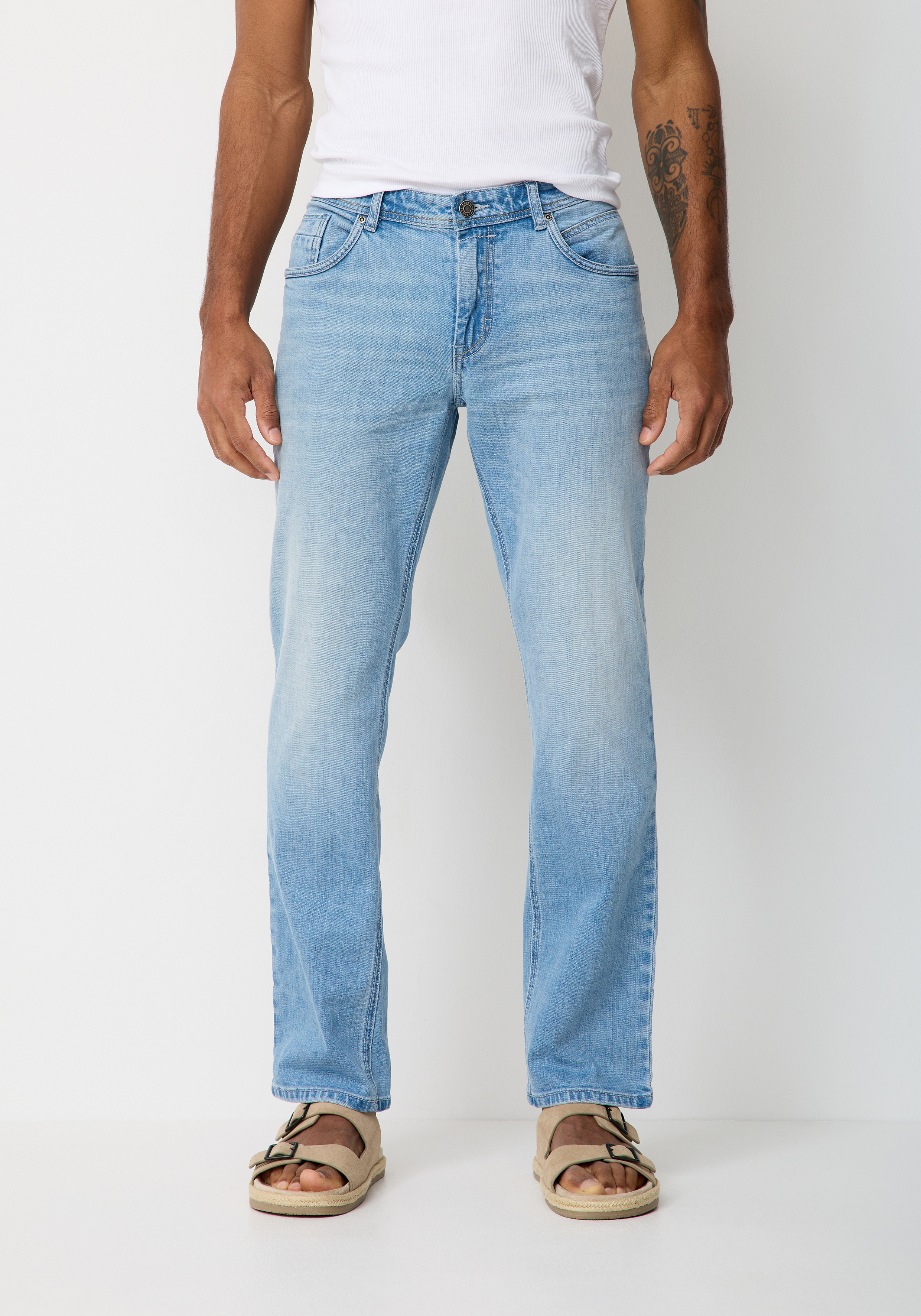 803037625000-5824_01_regular-straight-jeans-paddocks.jpg