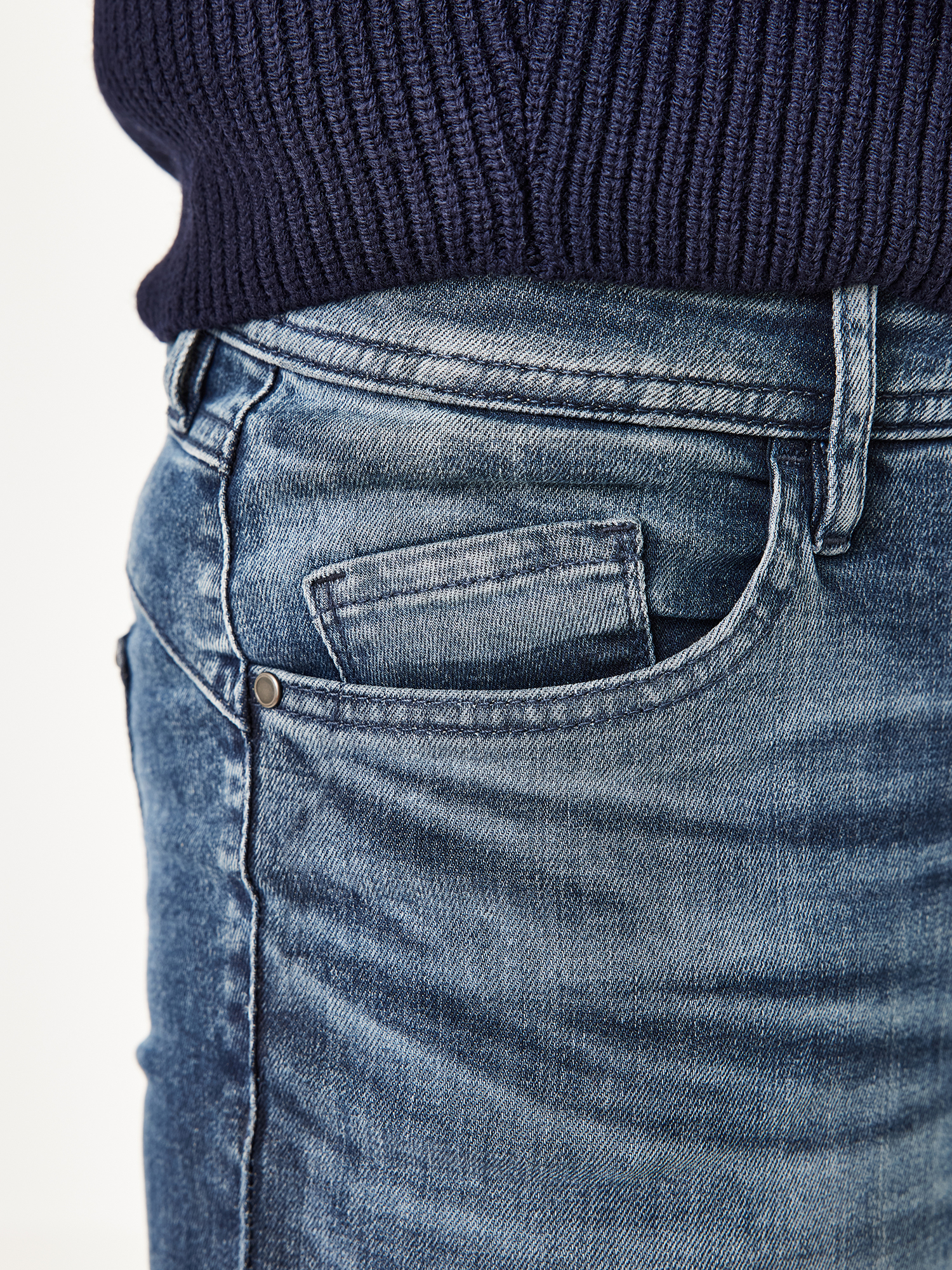 605816635000-4701_04_damen-slimfit-jeans-overdyed-lia-paddocks_ay.jpg