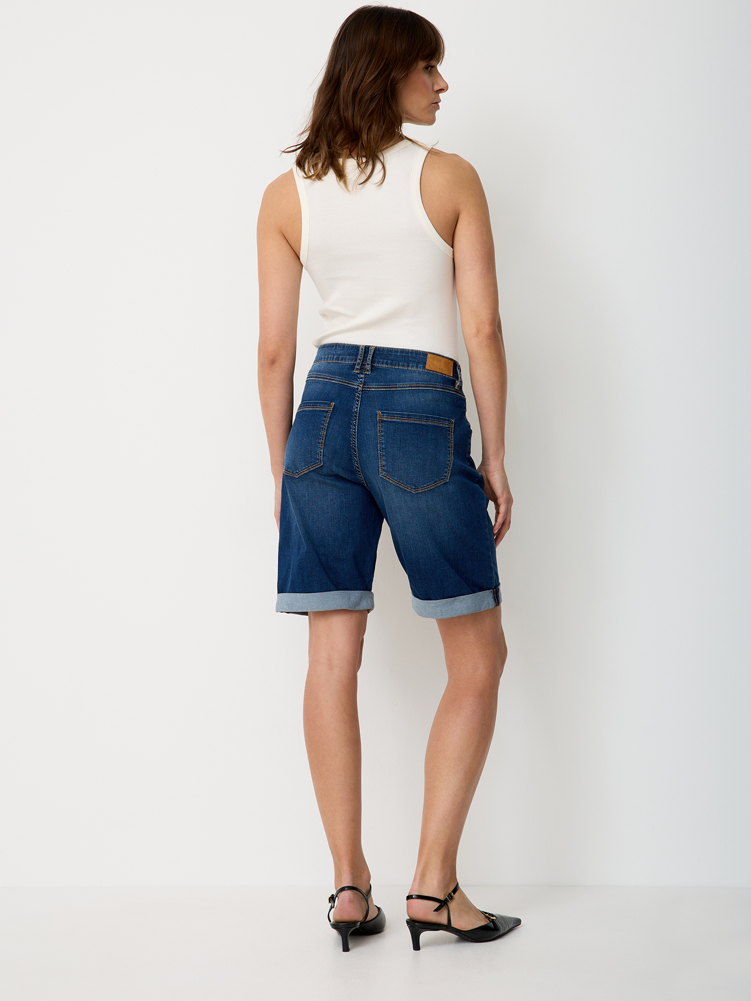 605425484000-5755_05_damen-bermudas-anna-paddocks_ay.jpg