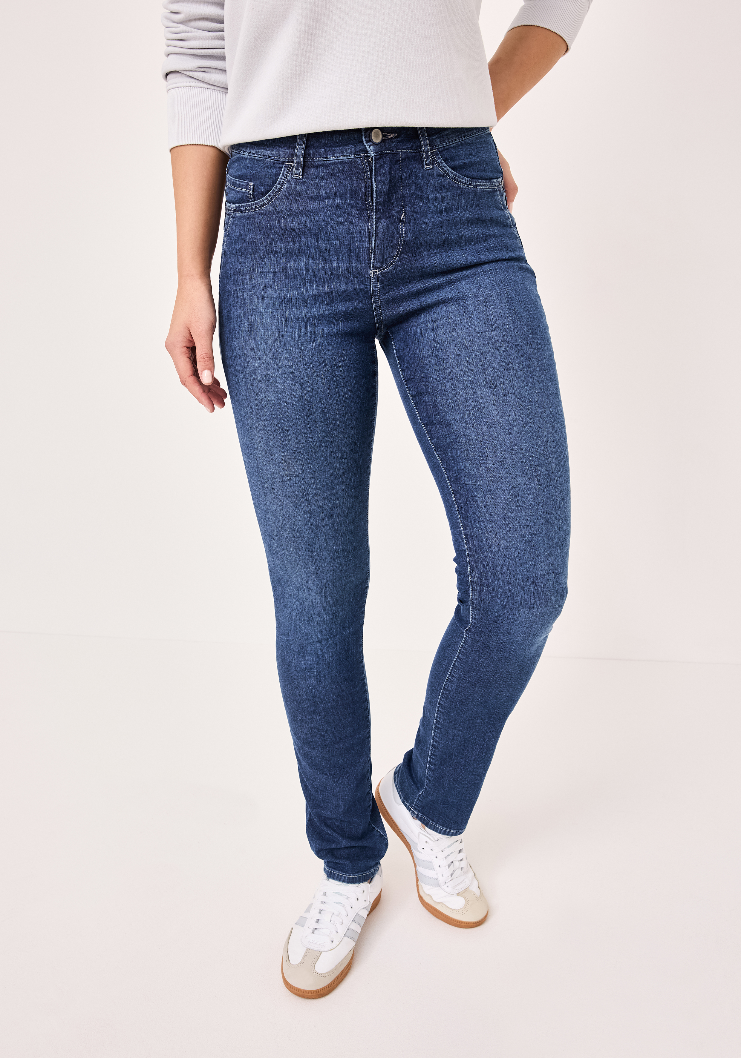605323766000-0833_1_damen-jeans-paddocks-pat.jpg