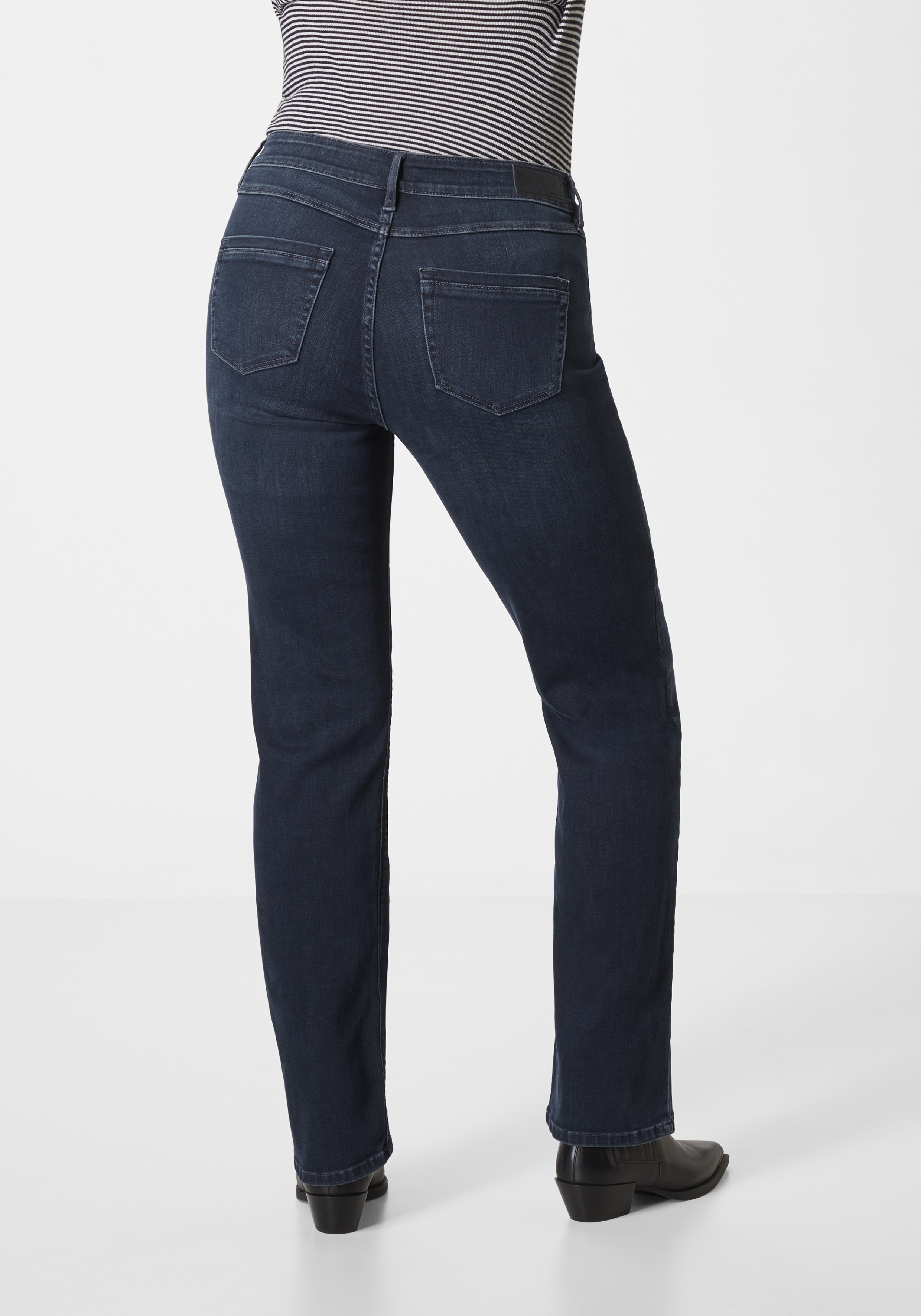 605527199000-5744_10_damen-straight-jeans-stretch-lara-paddocks.jpg 605527199000-5744_10_damen-straight-jeans-stretch-lara-paddocks.jpg