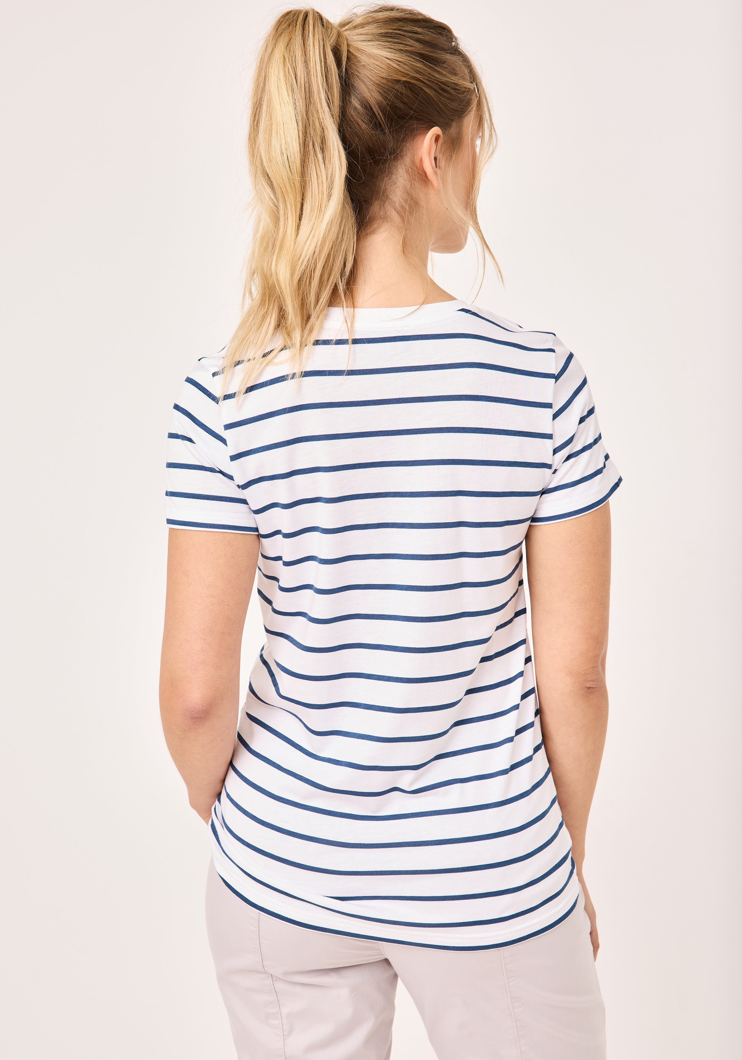 360227501000-0800_2_damen-rundhals-tshirt-paddocks.jpg