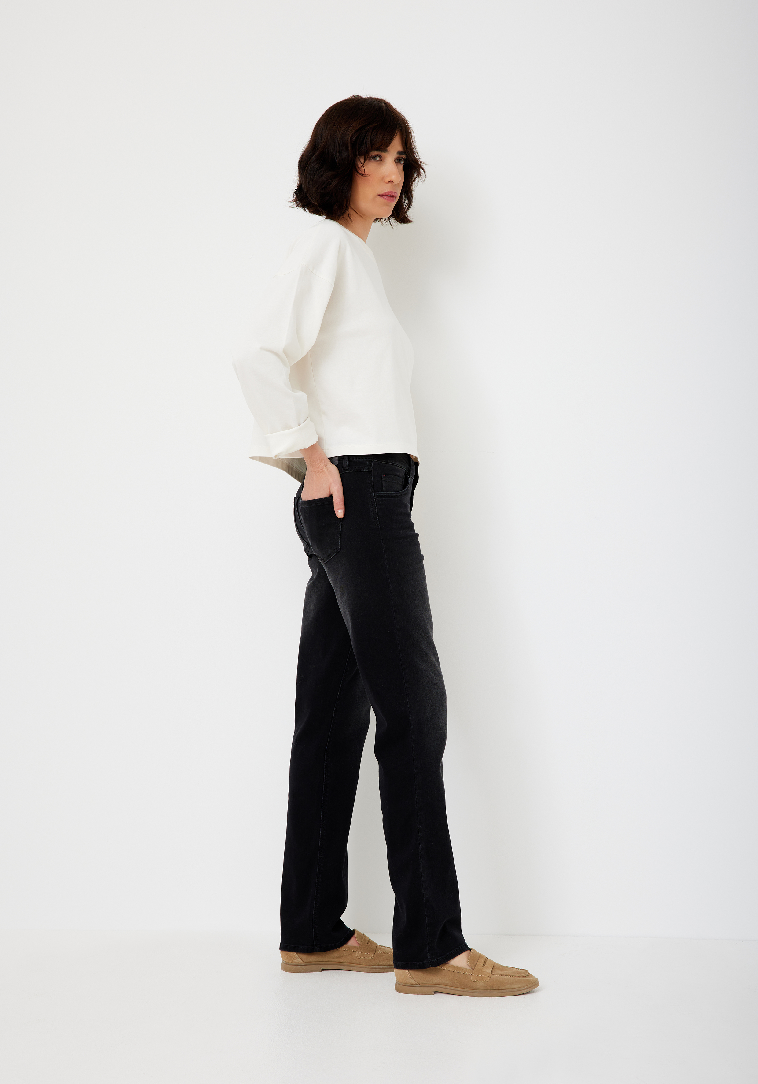 605667991000-6006_03_regular-fit-jeans-paddocks-lara.jpg