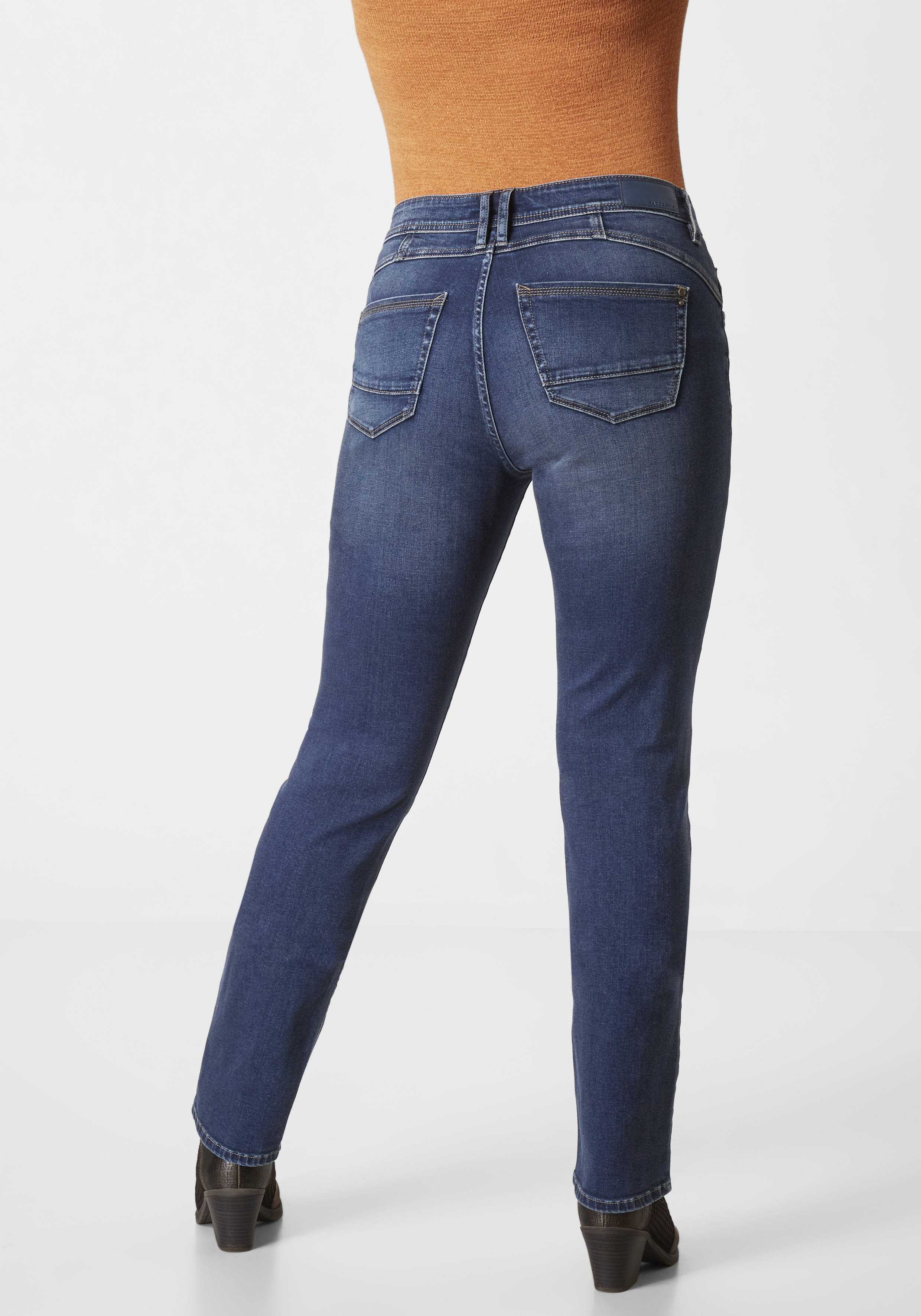 605394060000-4332_10_slim-jeans-damen-lia-paddockss.jpg