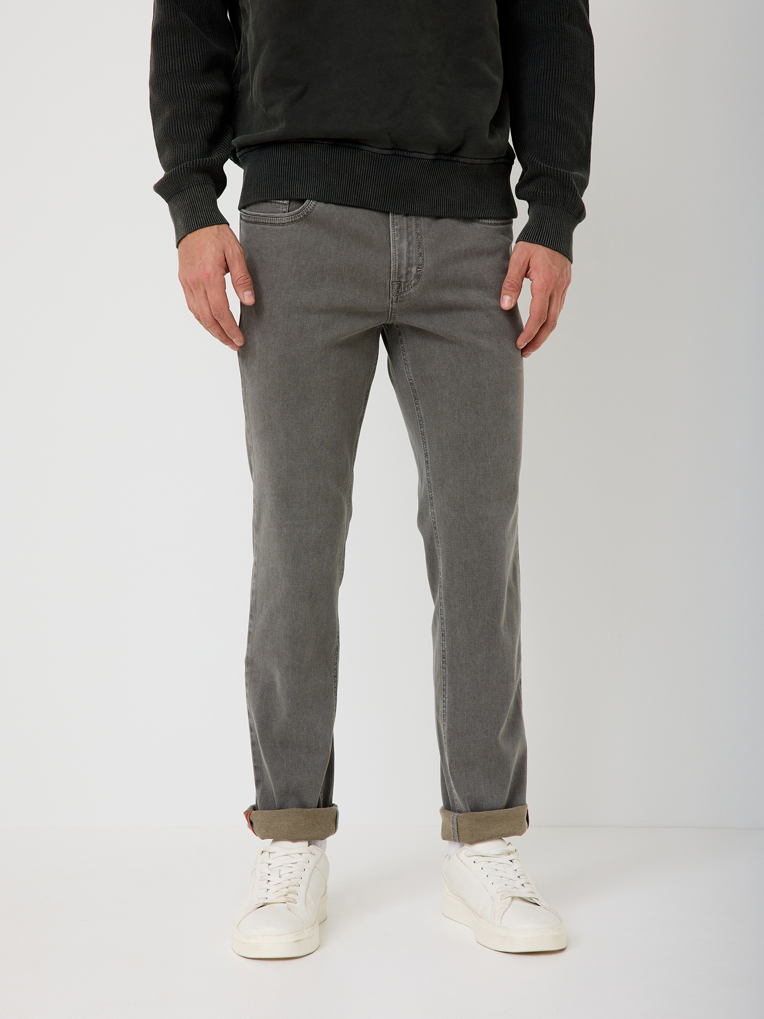 803237997000-0203_01_paddocks-pipe-stretch-jeans_ay.jpg