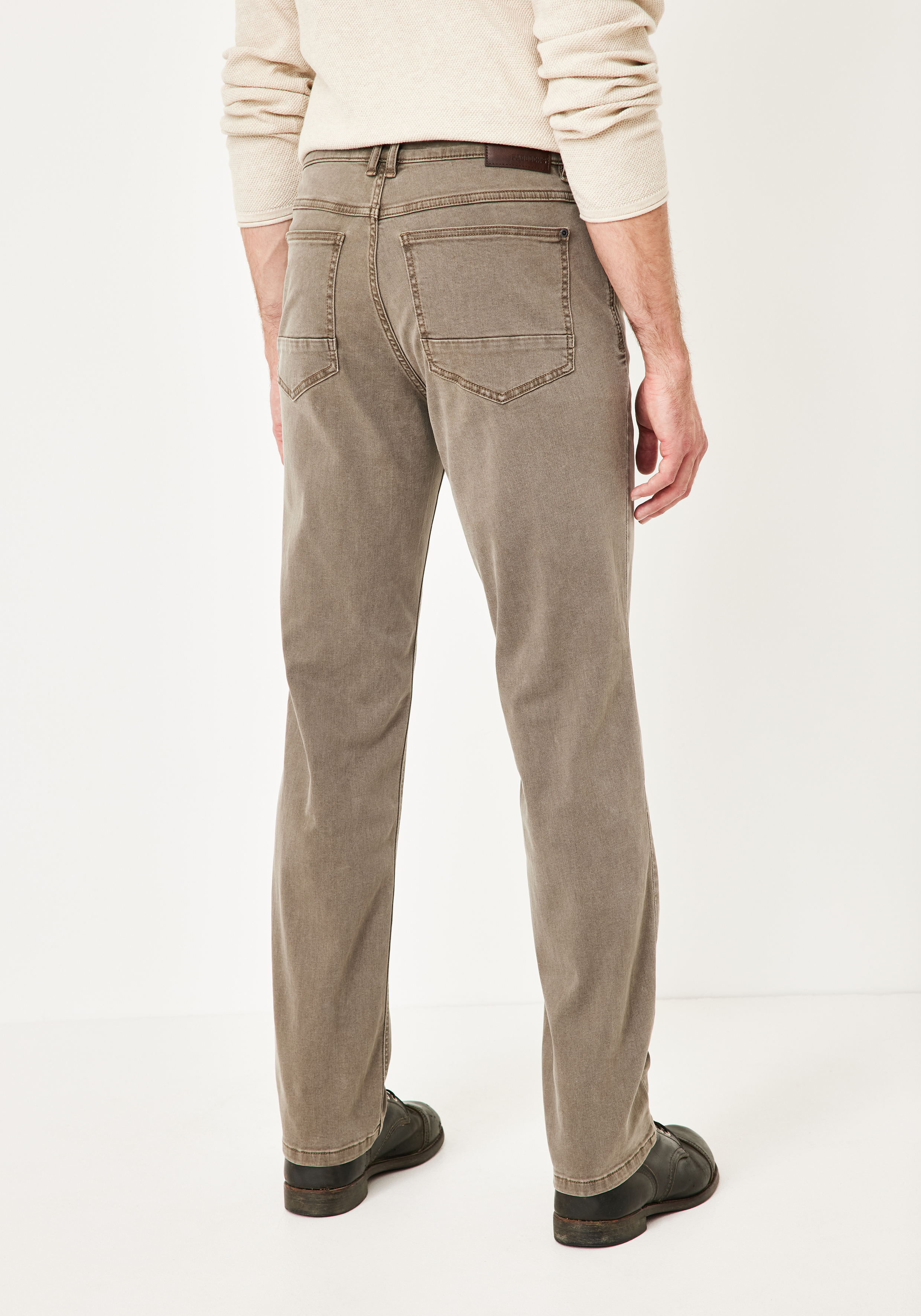 802677696000-2409_02_herren-slim-fit-jeans-colordenim-pipe-paddocks.jpg 802677696000-2409_02_herren-slim-fit-jeans-colordenim-pipe-paddocks.jpg