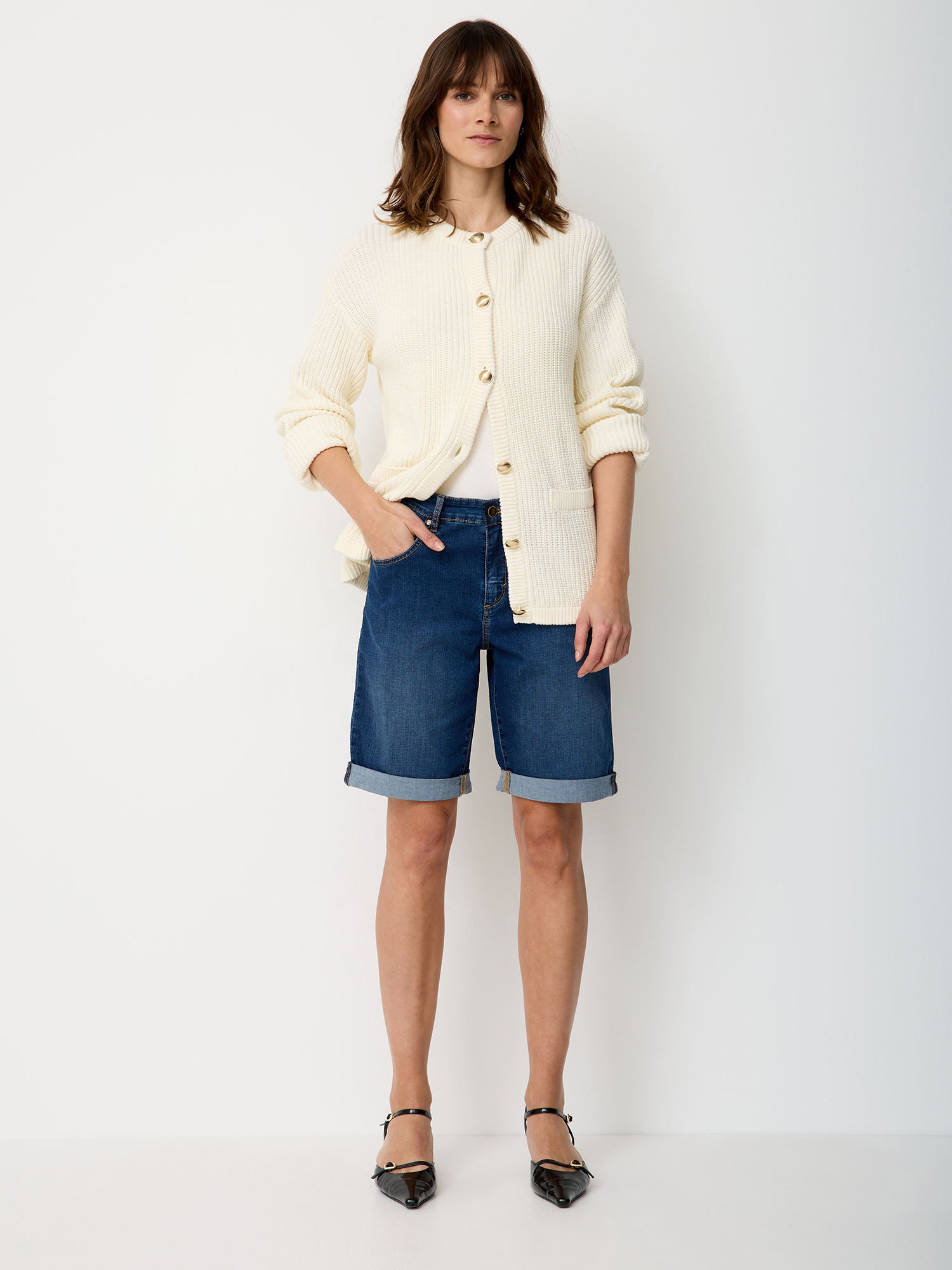 605425484000-5755_03_damen-bermudas-anna-paddocks_ay.jpg