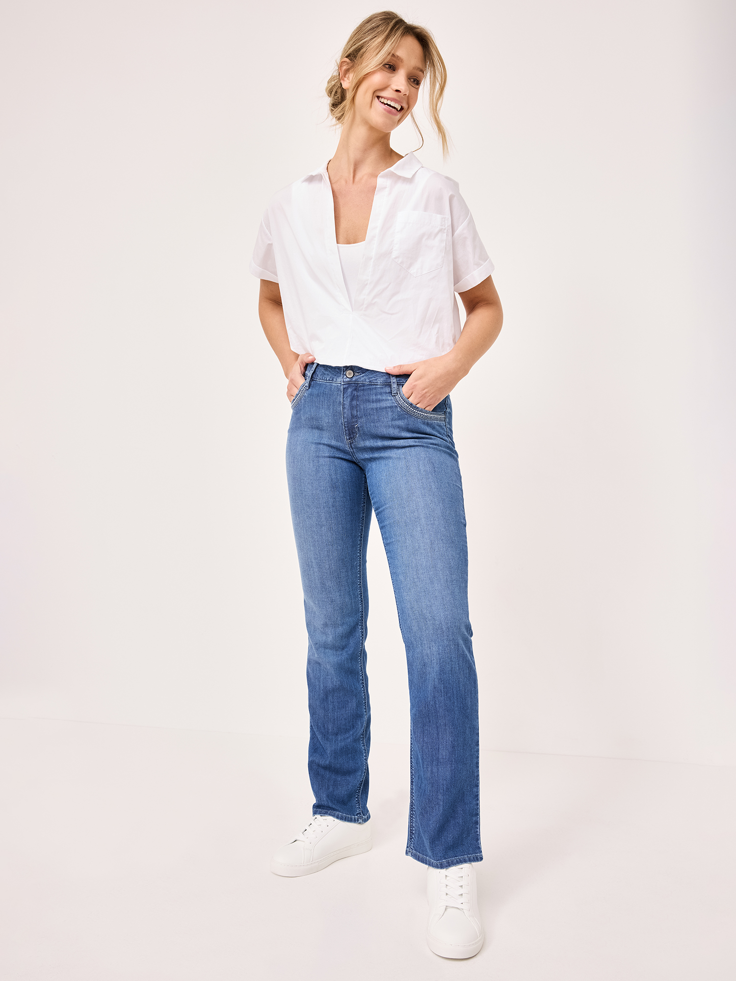 605527463000-4564_3_straight-fit-damenjeans-lara-paddocks.jpg 605527463000-4564_3_straight-fit-damenjeans-lara-paddocks.jpg