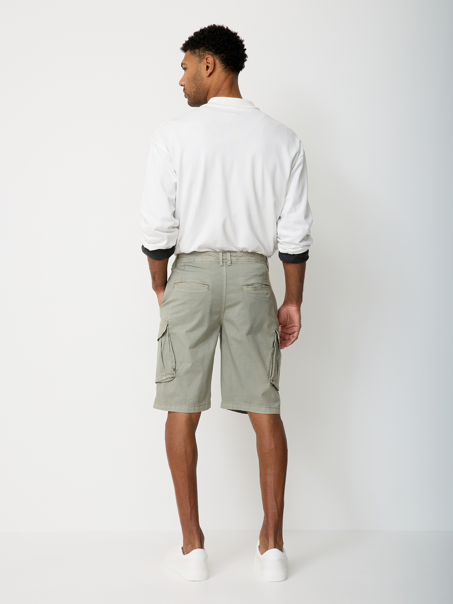 802877917000-1905_05_cargo-bermudas-shorts-ben-paddocks_ay.jpg