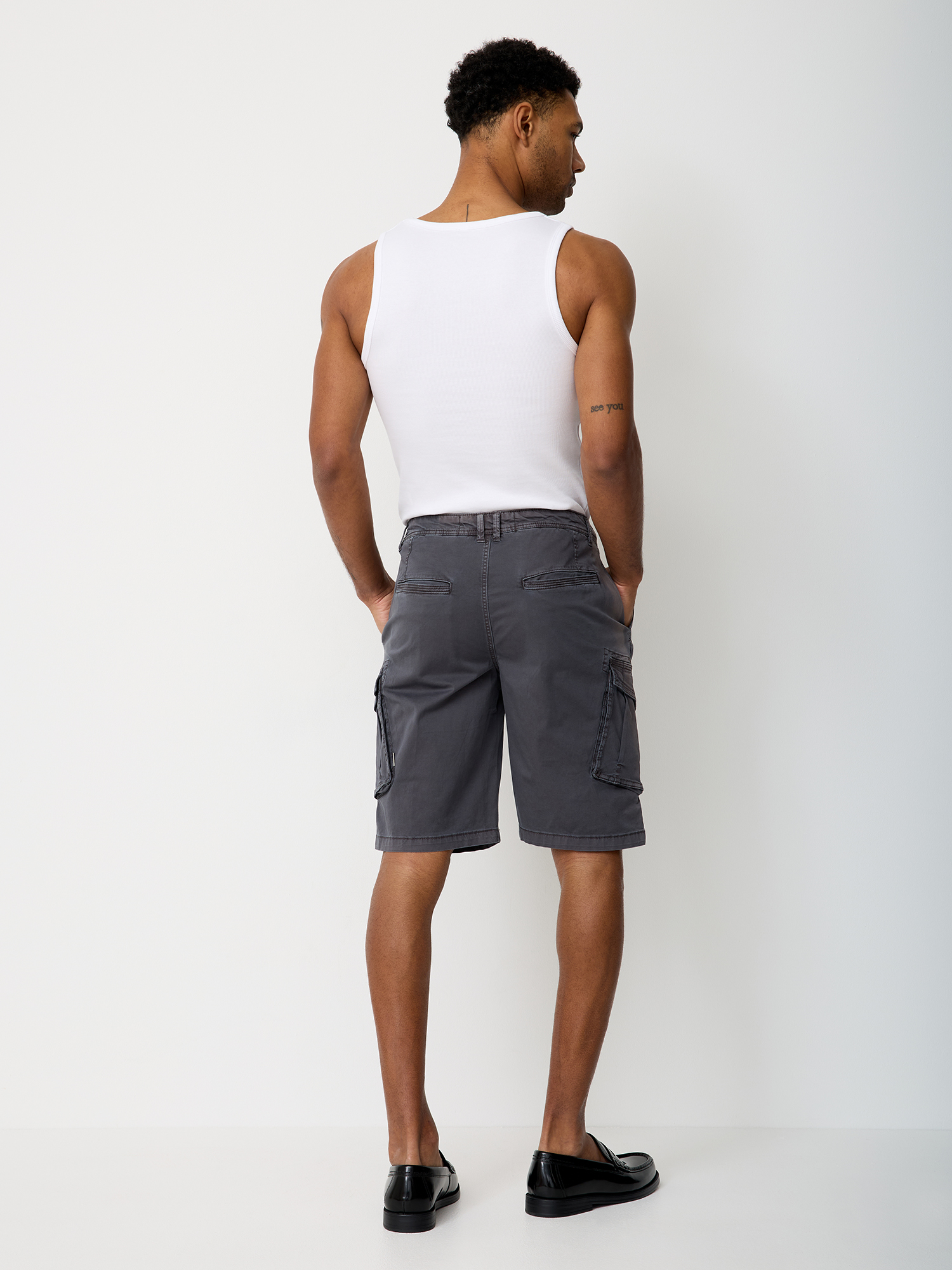 802877917000-0800_05_cargo-bermudas-shorts-ben-paddocks_ay.jpg