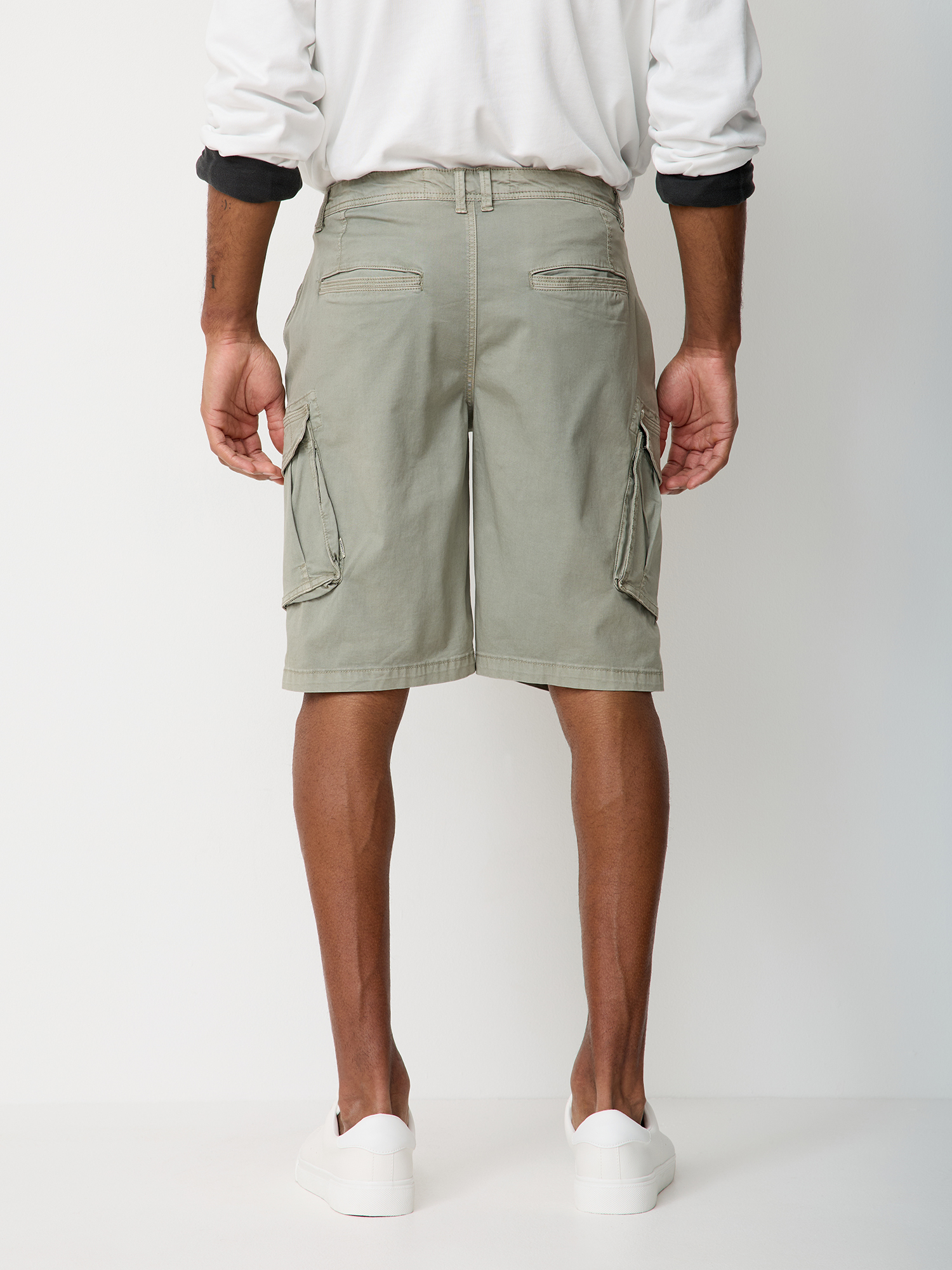 802877917000-1905_02_cargo-bermudas-shorts-ben-paddocks_ay.jpg