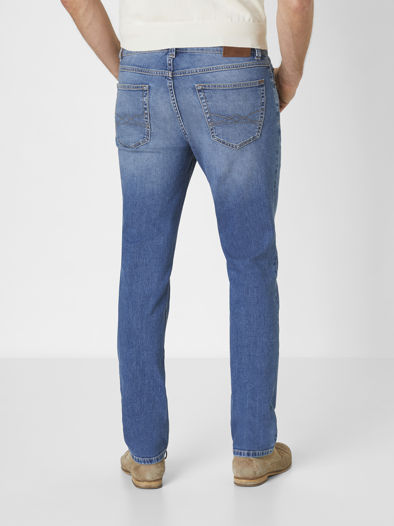 802047133000-5906_10_herren-slim-fit-jeans-pipe-50-jahre-paddocks.jpg 802047133000-5906_10_herren-slim-fit-jeans-pipe-50-jahre-paddocks.jpg